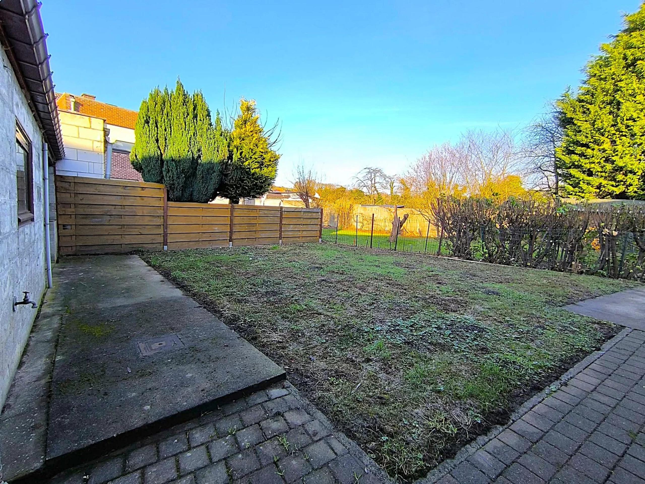 Maison à rafraîchir, 2 chambres, avec jardin.