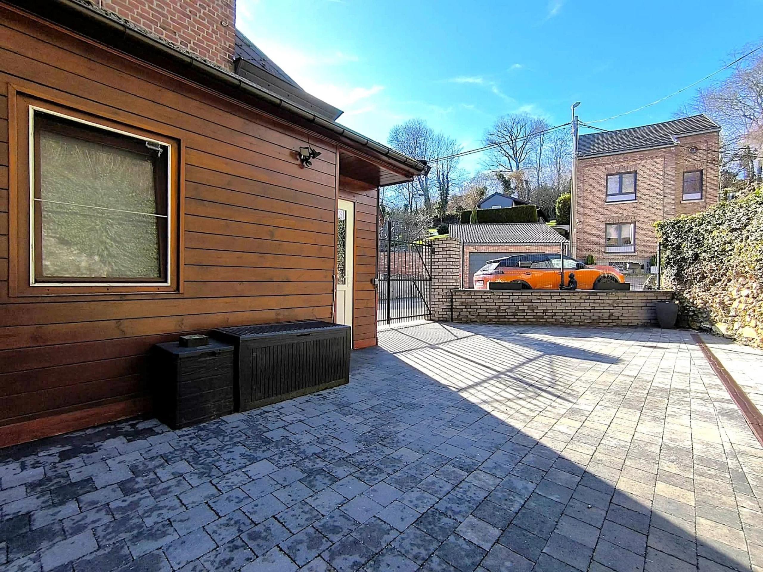 WONCK: Maison 4 chambres avec remise, cour et jardin