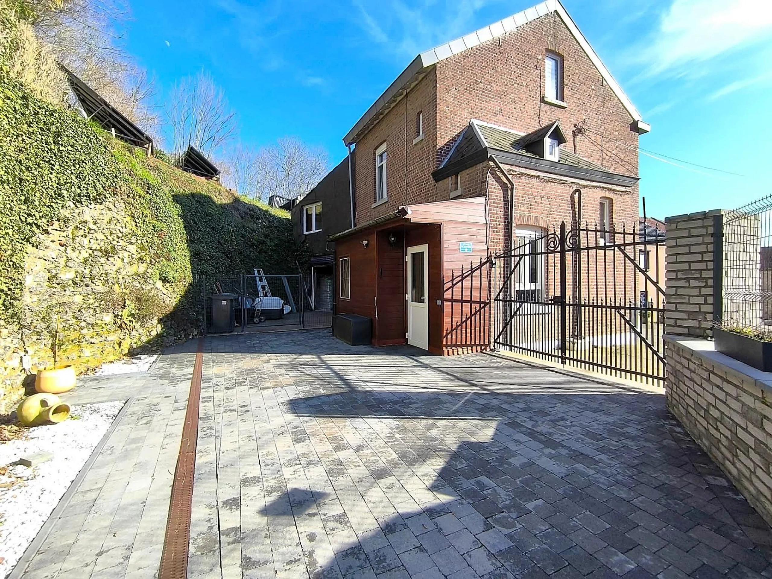 WONCK: Maison 4 chambres avec remise, cour et jardin