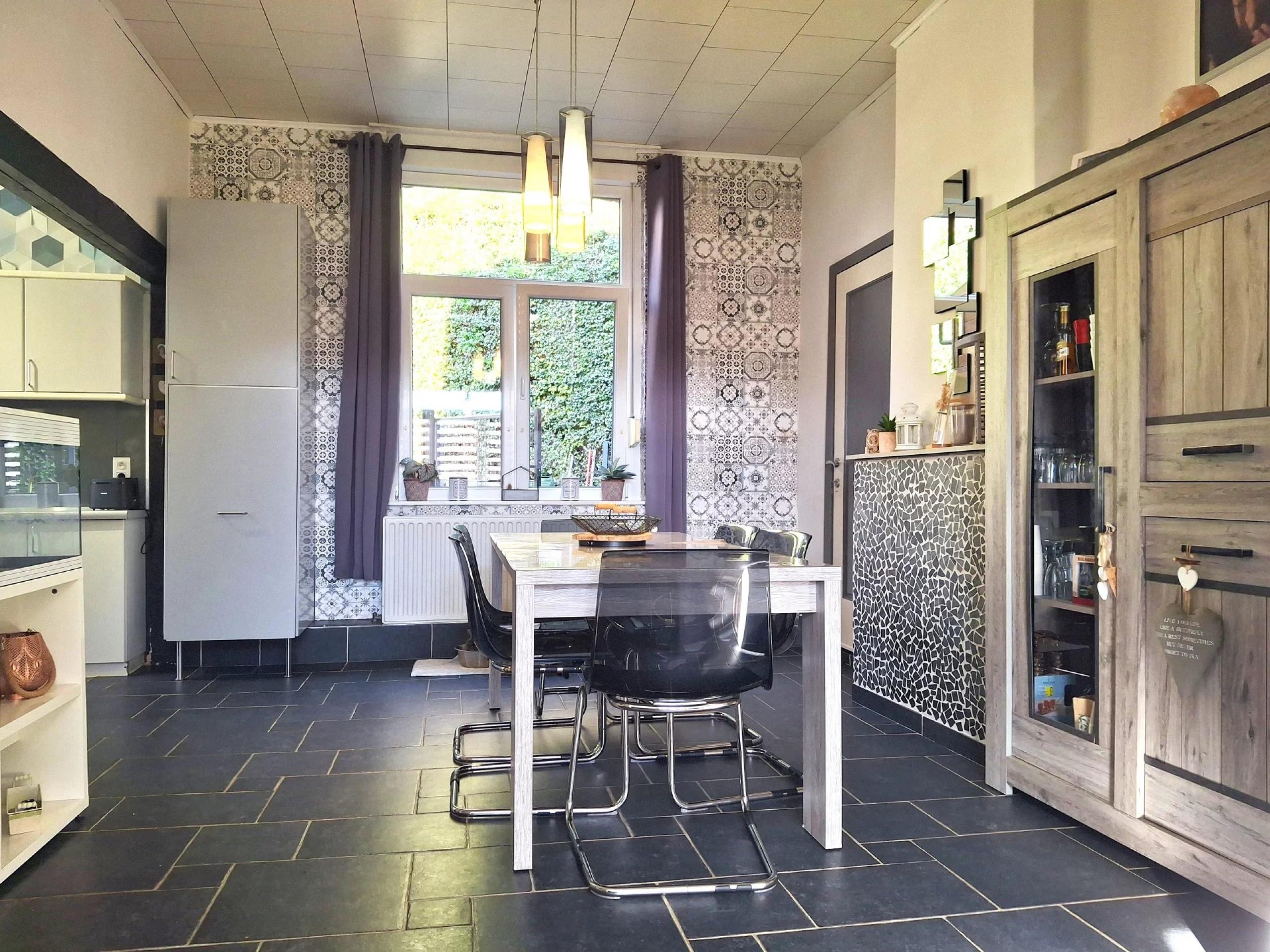 WONCK: Maison 4 chambres avec remise, cour et jardin