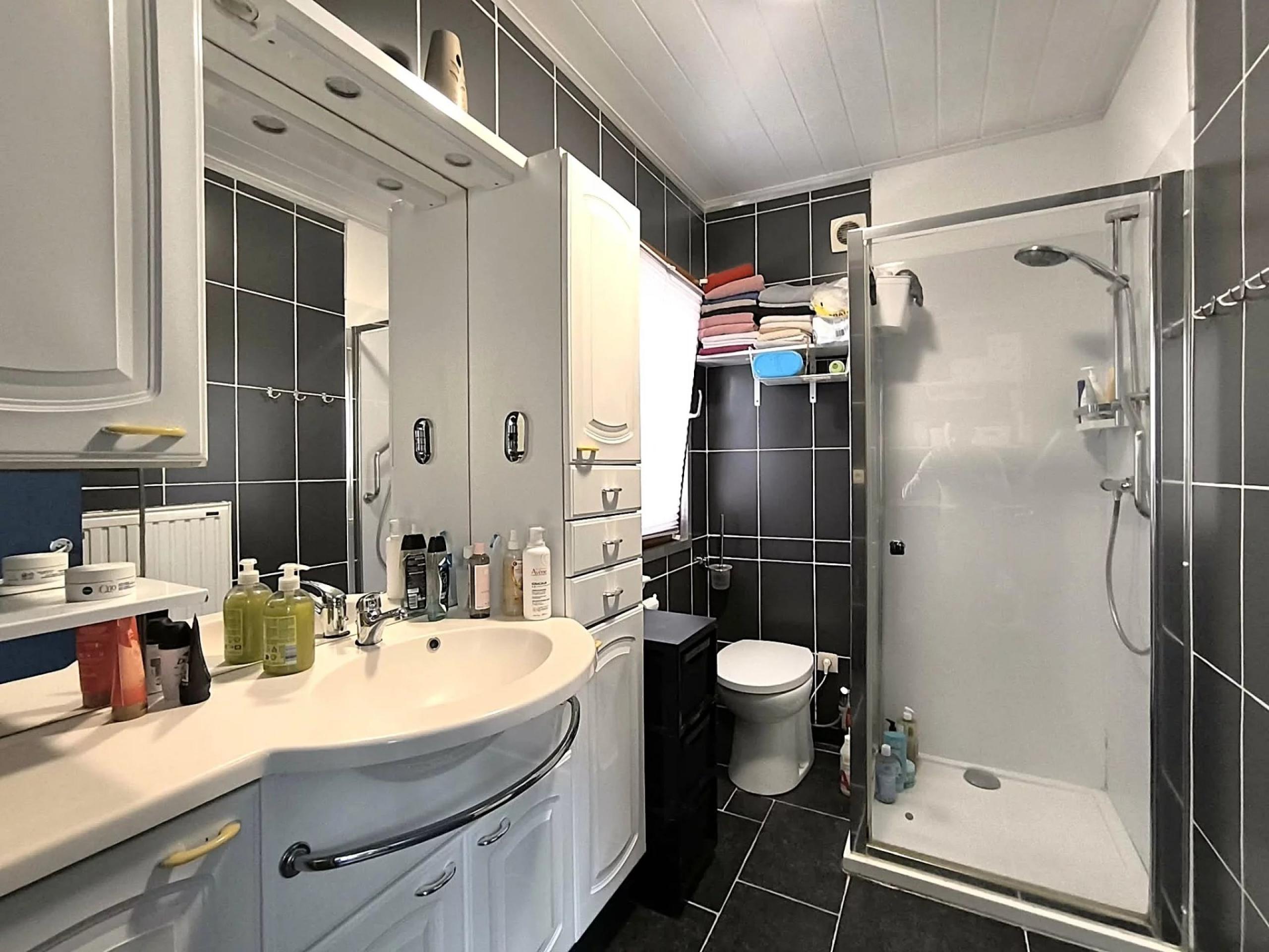 WONCK: Maison 4 chambres avec remise, cour et jardin