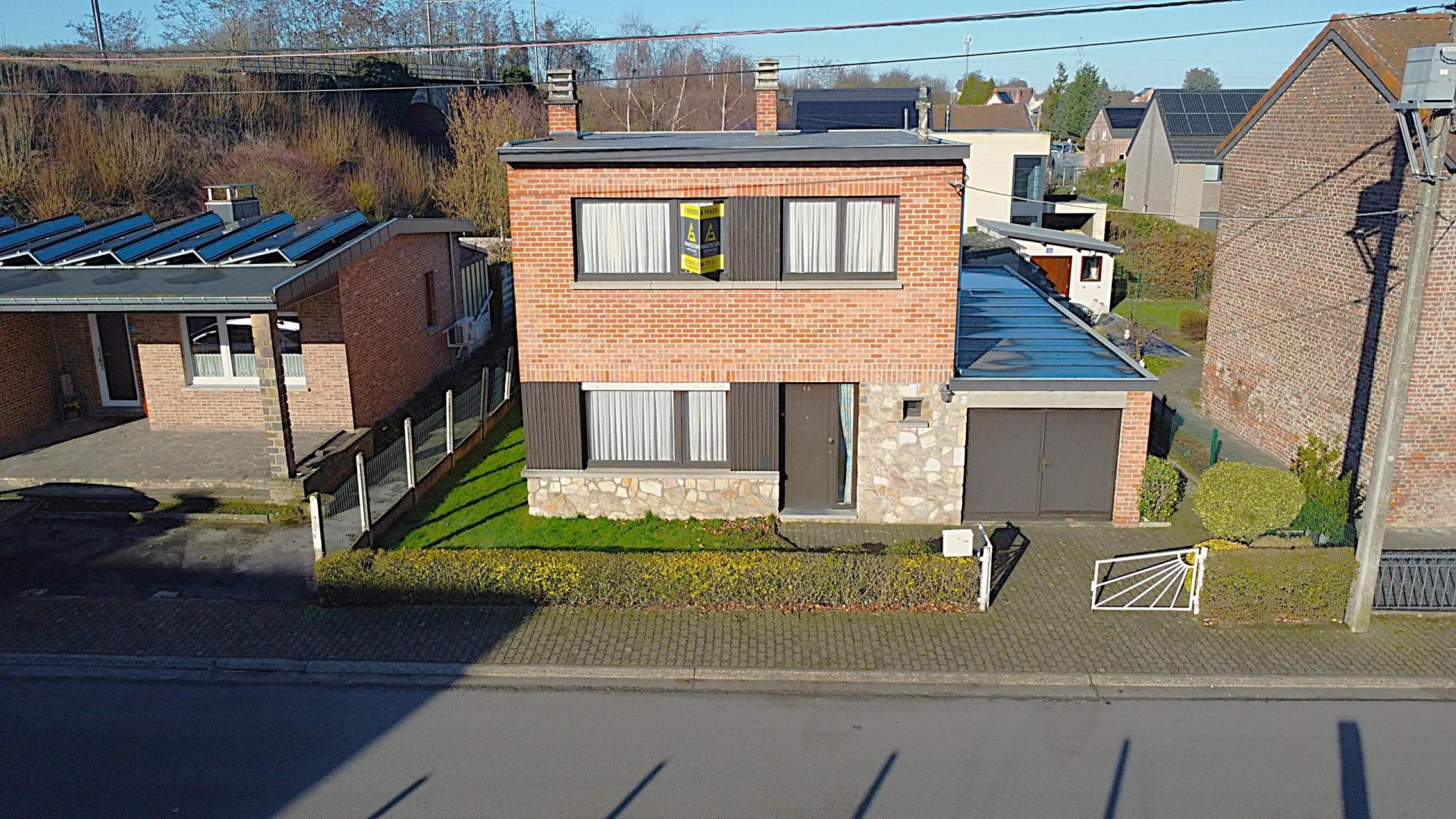 GLONS - Maison 4 façades, 3 chambres, à rafraîchir