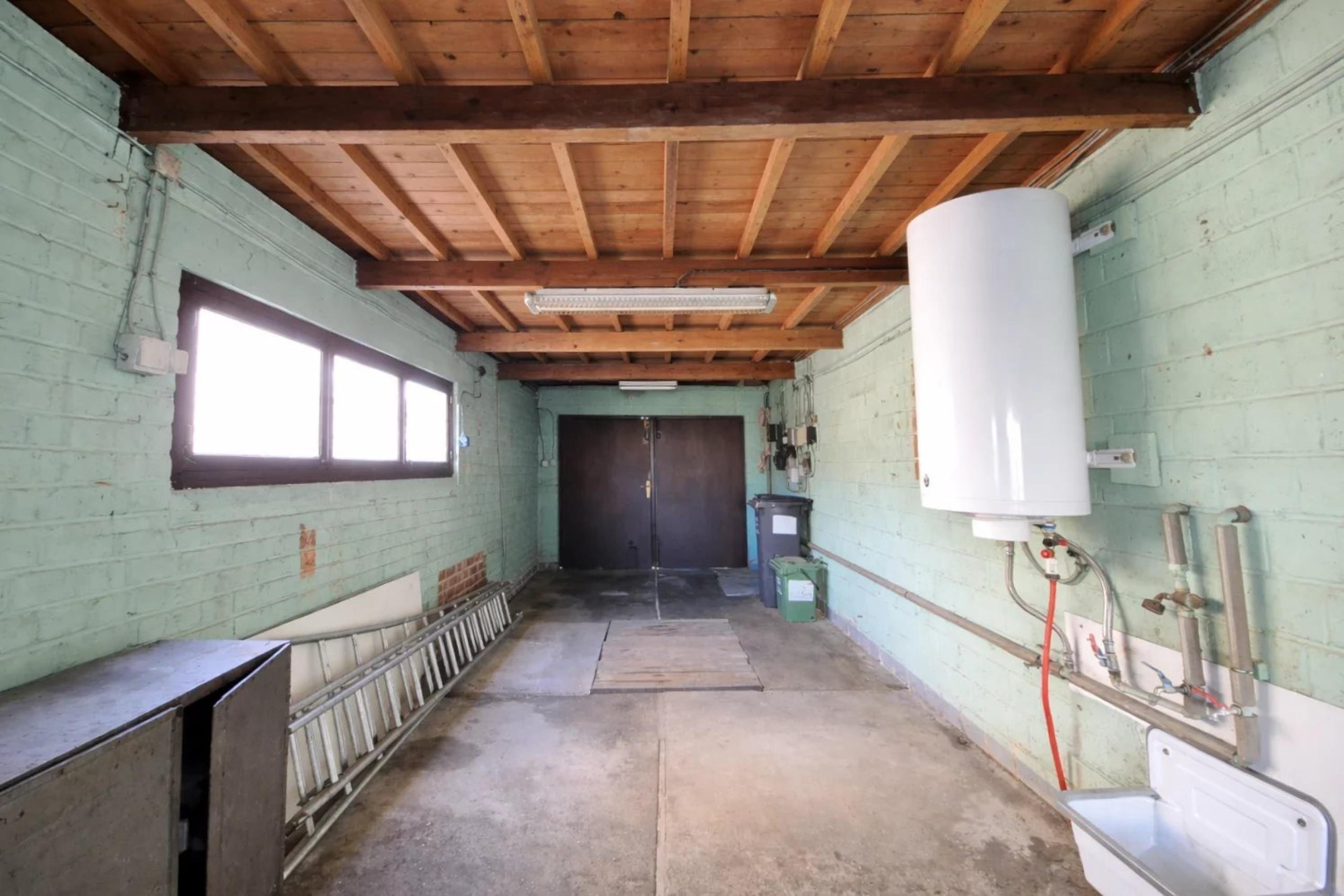 GLONS - Maison 4 façades, 3 chambres, à rafraîchir