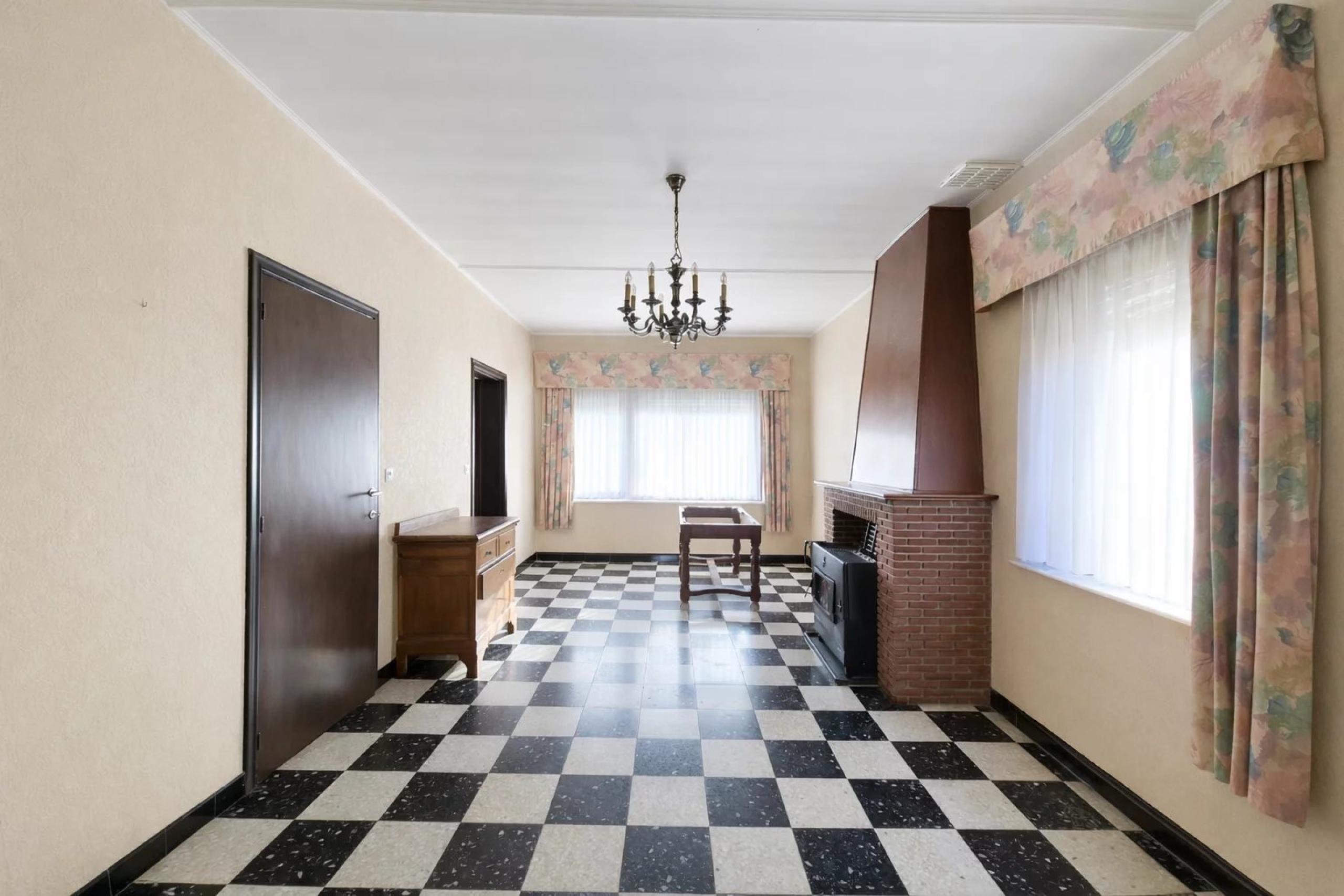 GLONS - Maison 4 façades, 3 chambres, à rafraîchir