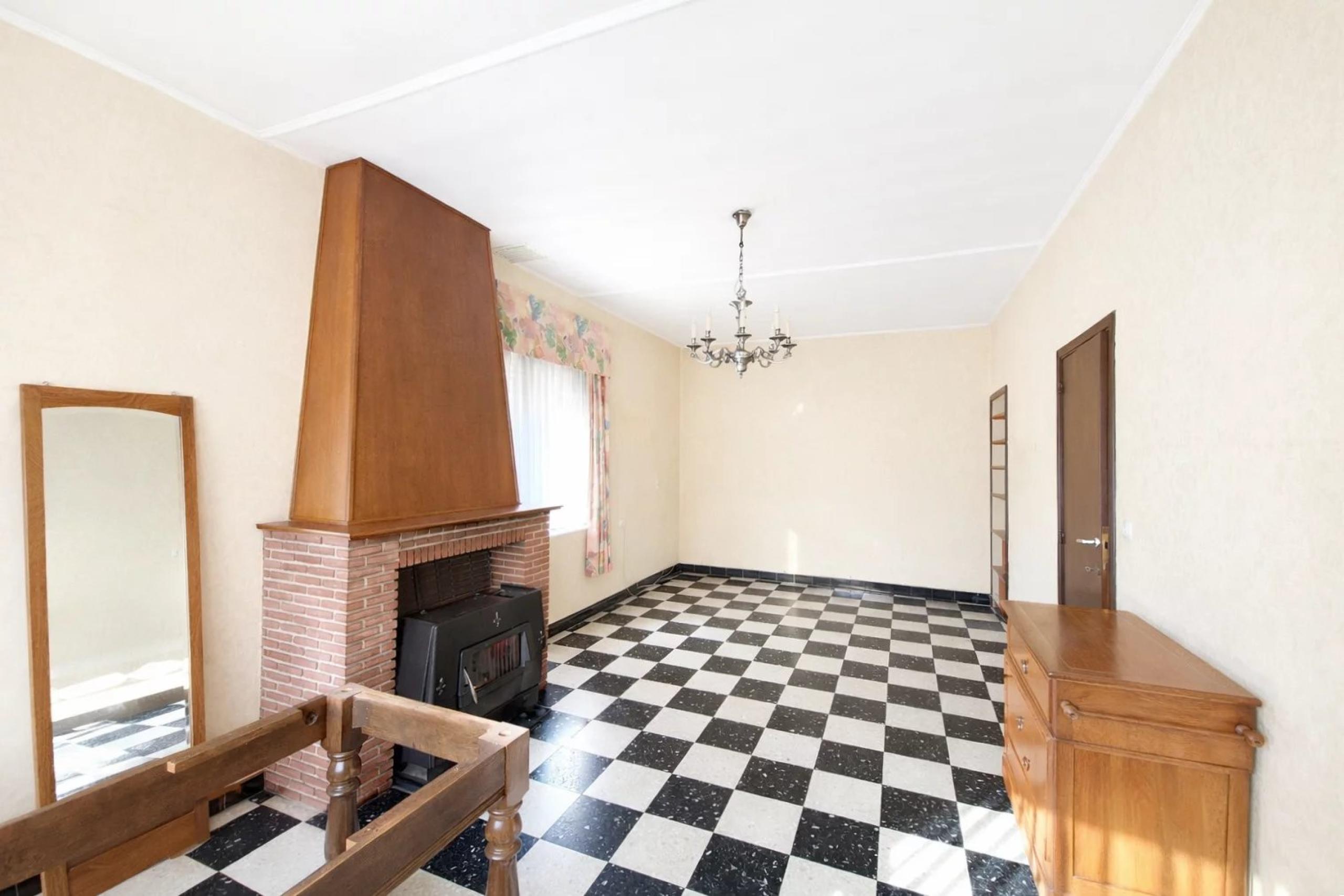 GLONS - Maison 4 façades, 3 chambres, à rafraîchir