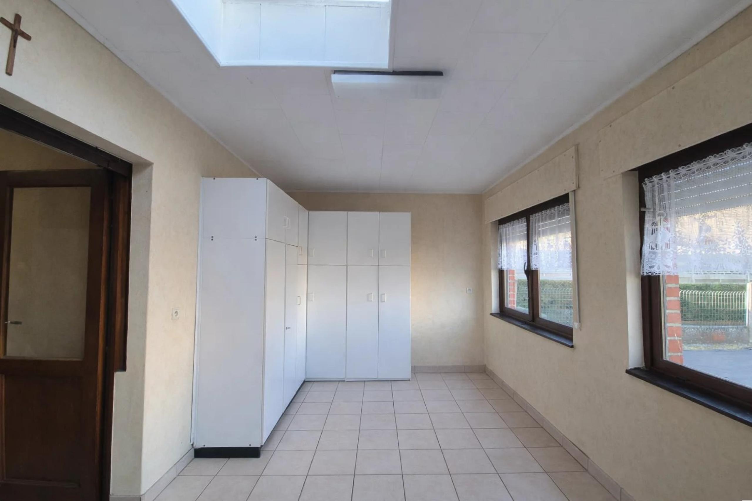 GLONS - Maison 4 façades, 3 chambres, à rafraîchir