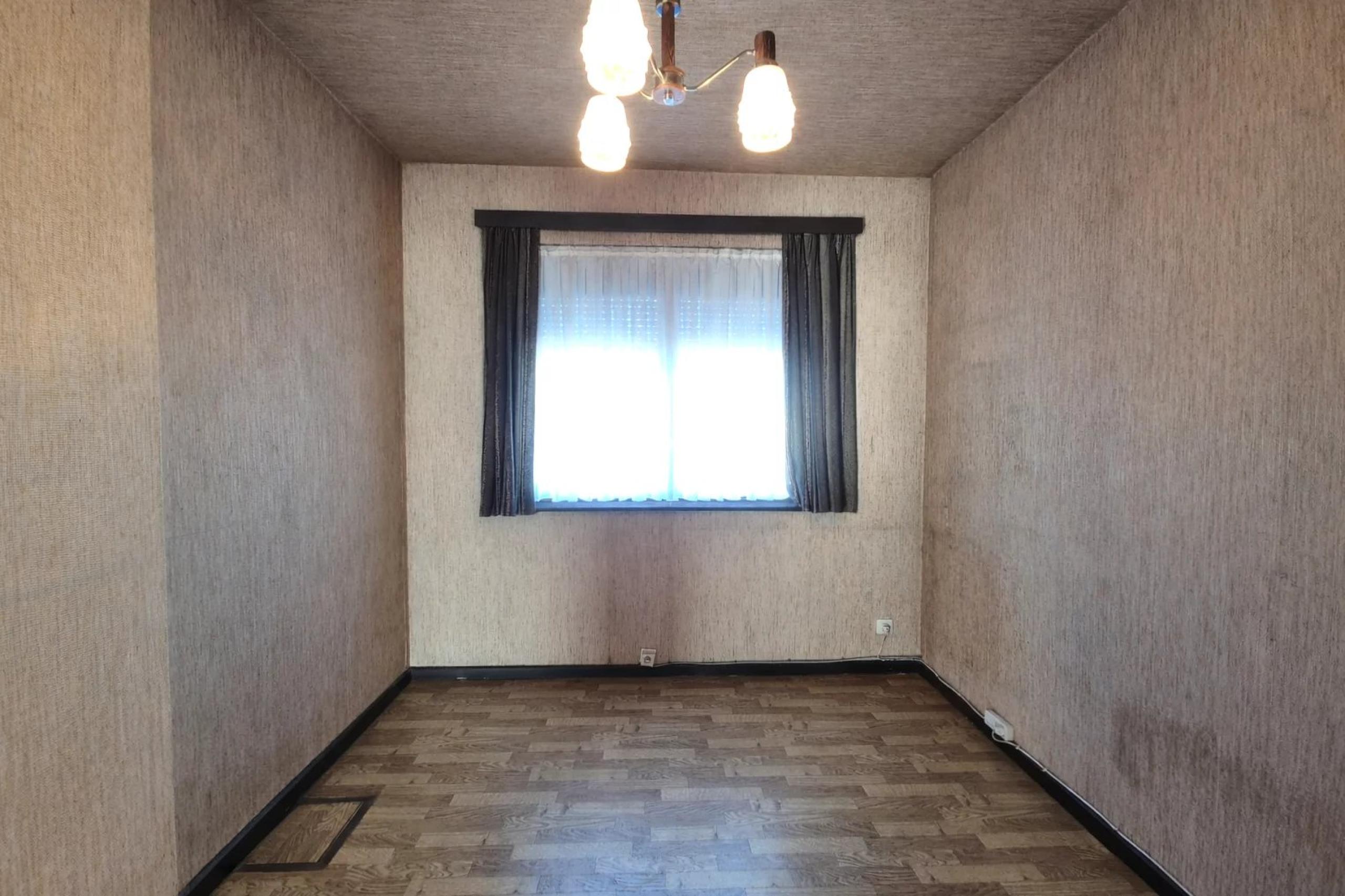 GLONS - Maison 4 façades, 3 chambres, à rafraîchir