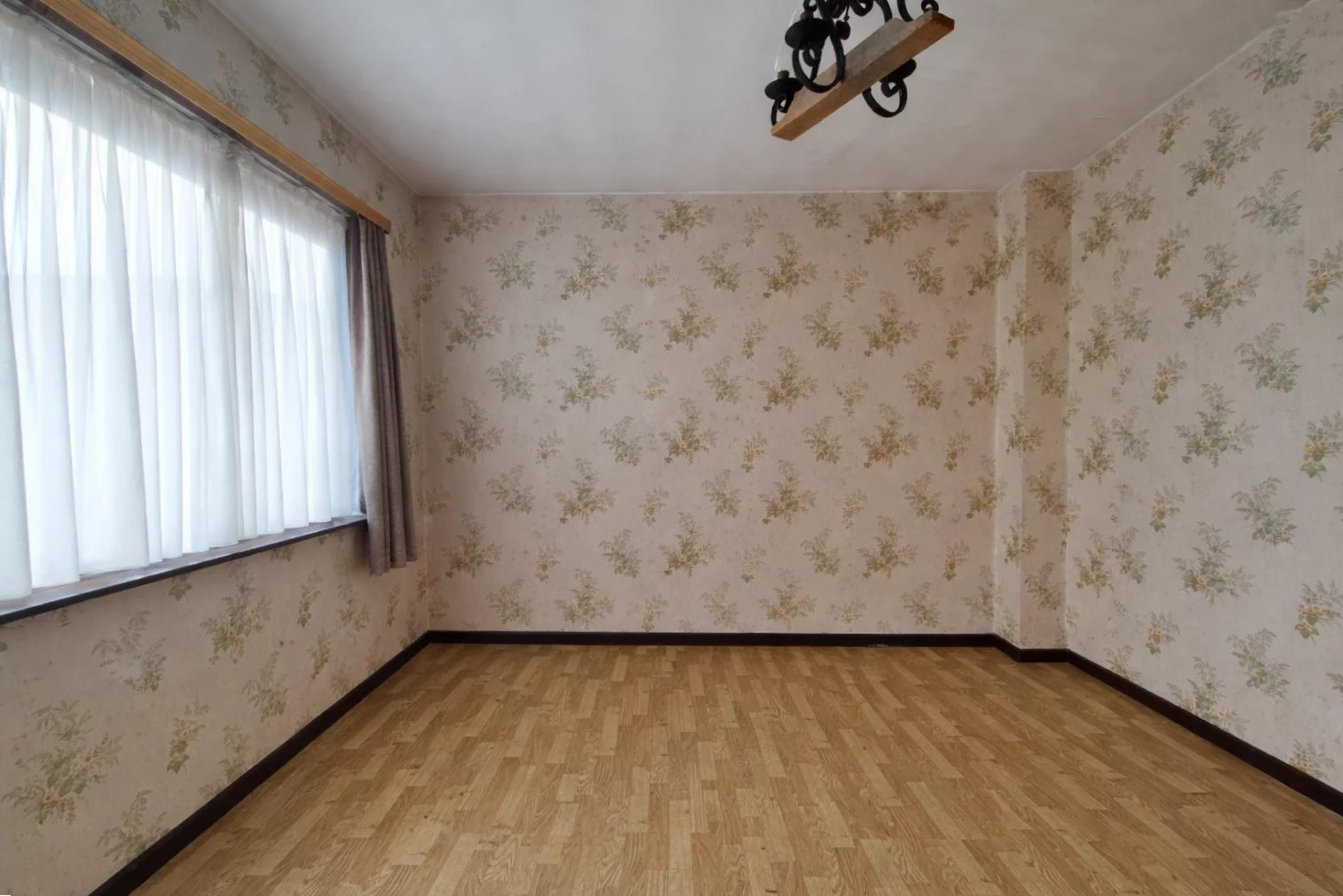 GLONS - Maison 4 façades, 3 chambres, à rafraîchir