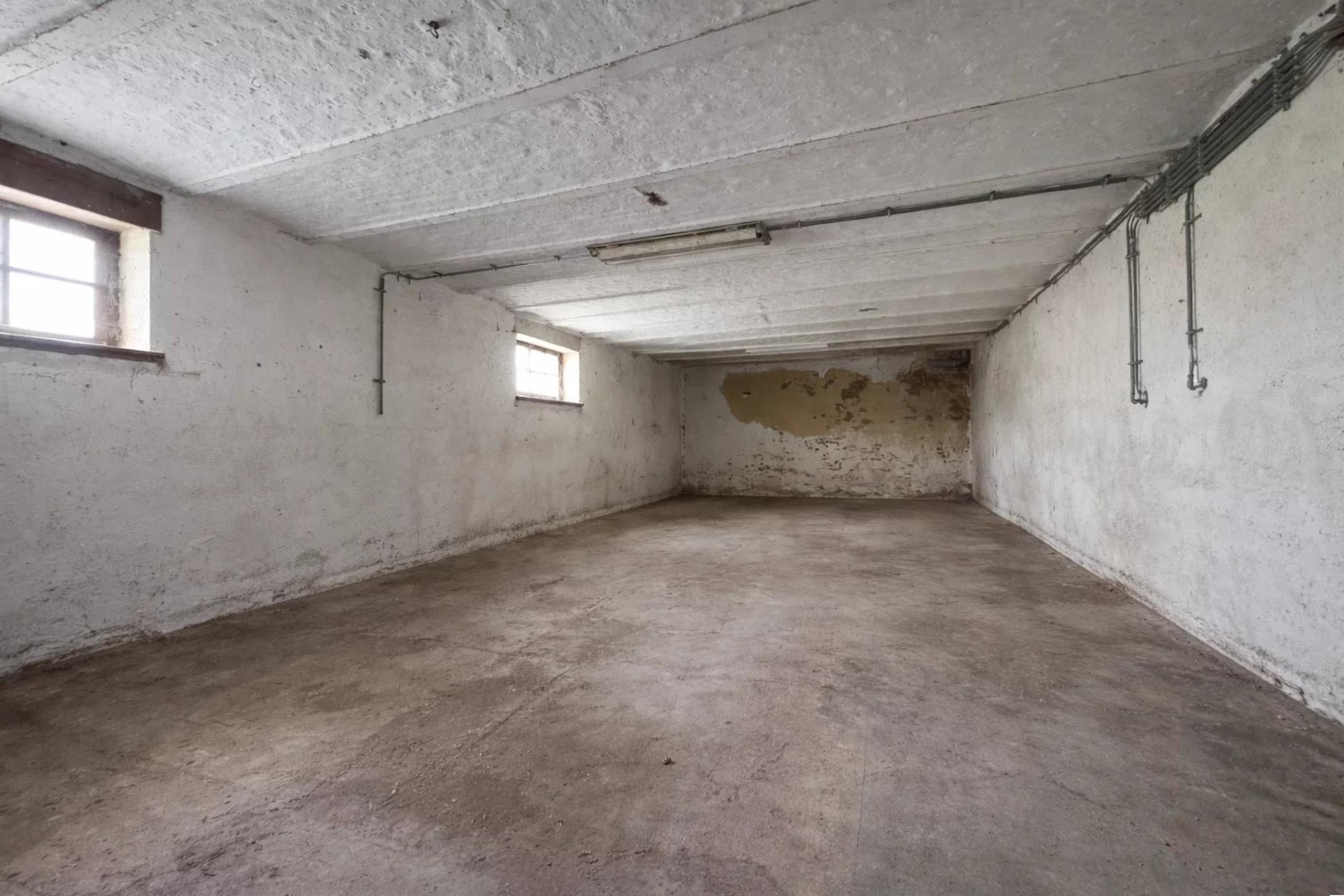 Grange à rénover entièrement avec fort potentiel