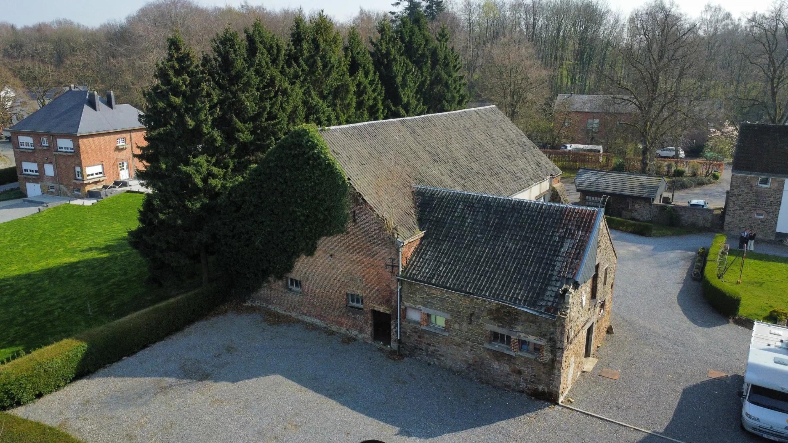 Grange à rénover entièrement avec fort potentiel