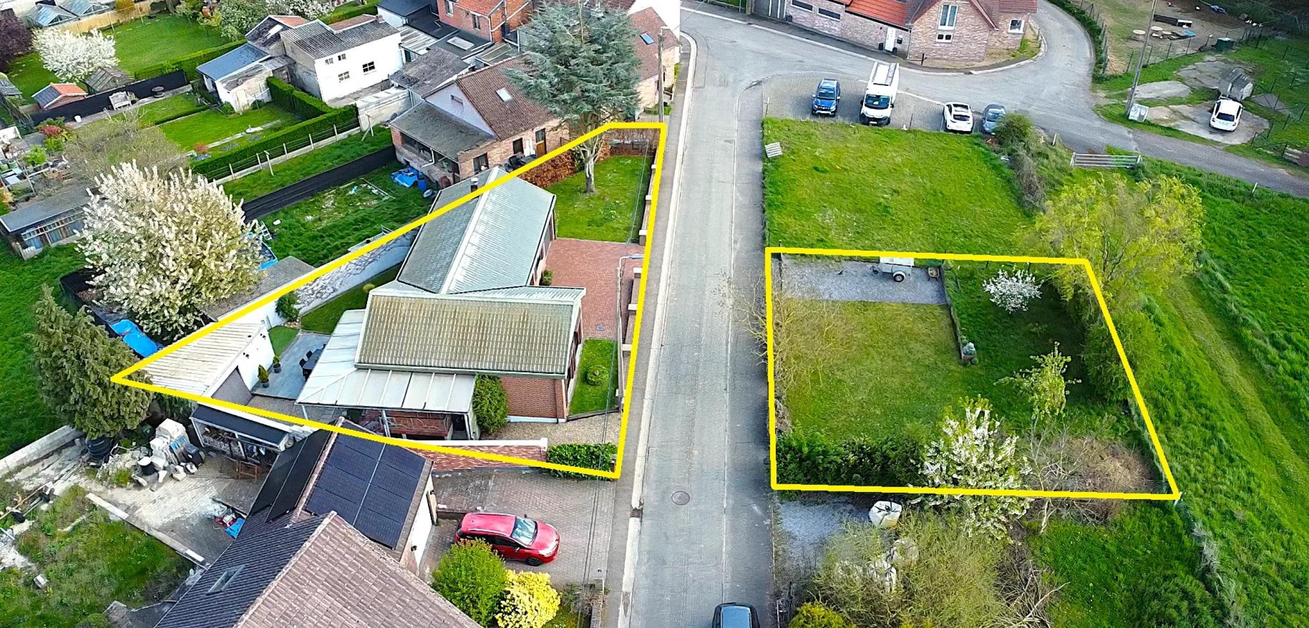 GLONS: Bungalow 2 chambres avec bureau, garage, jardin et terrain