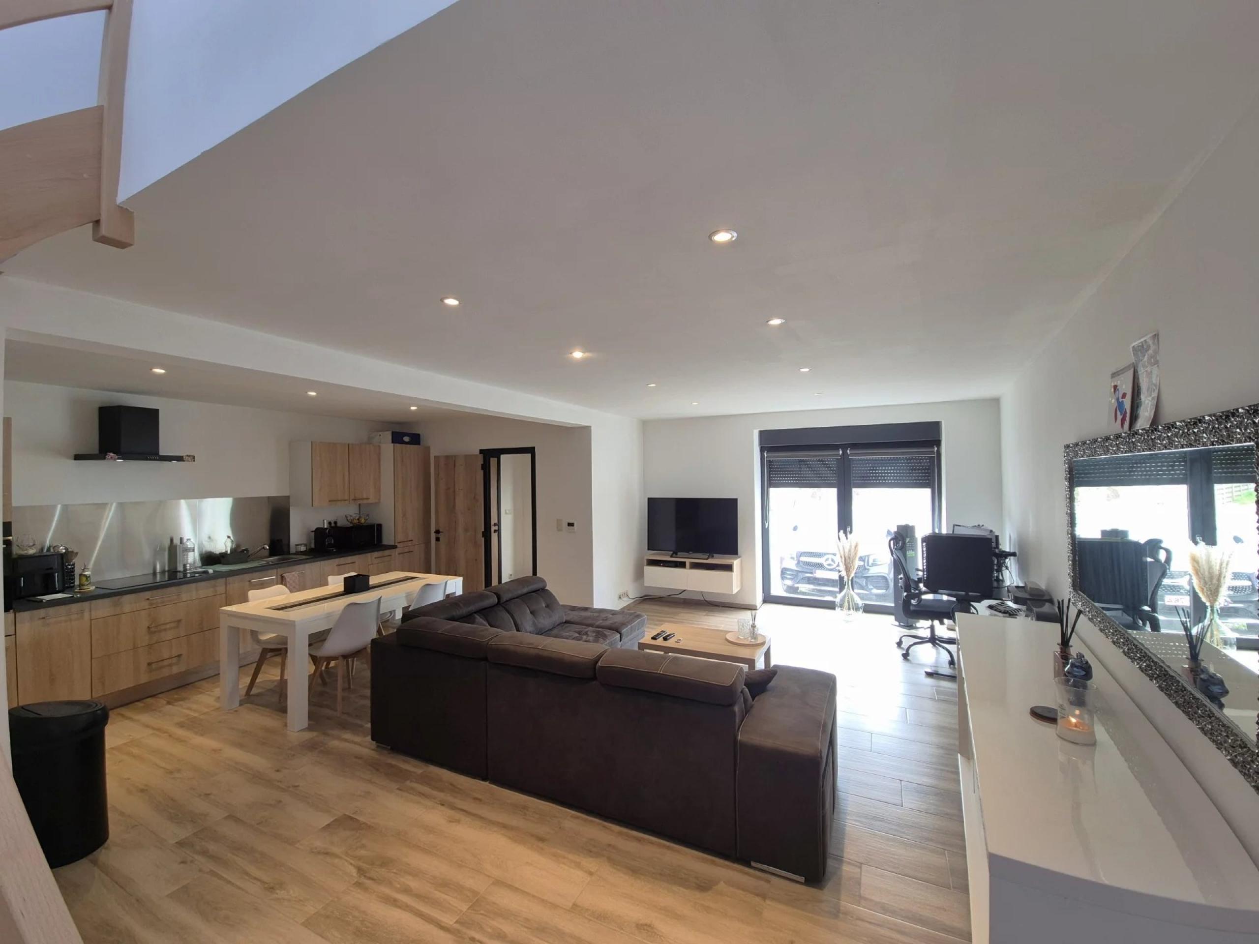 BOIRS - Maison 3 façades, 2 chambres, en très bon état