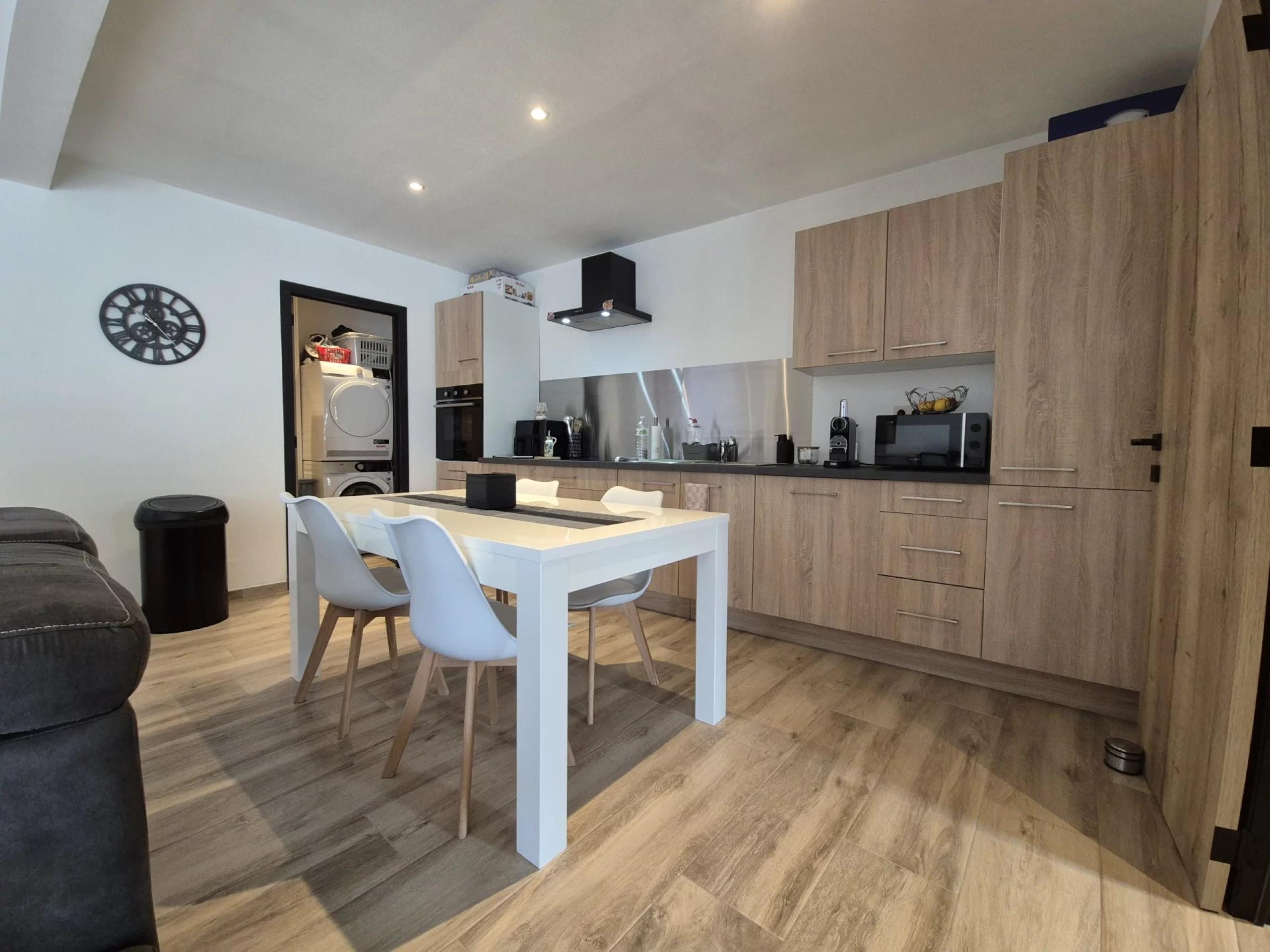 BOIRS - Maison 3 façades, 2 chambres, en très bon état