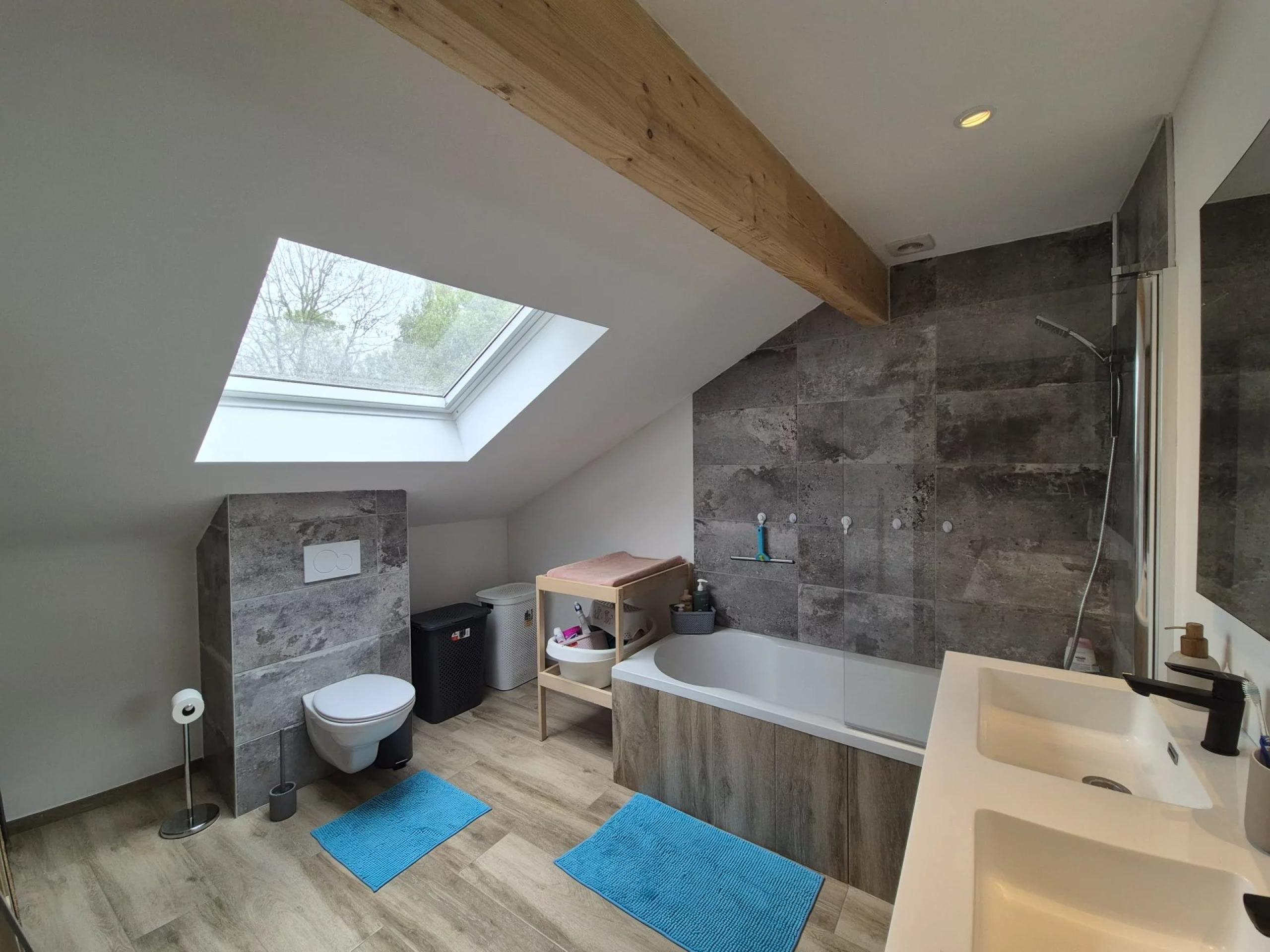 BOIRS - Maison 3 façades, 2 chambres, en très bon état