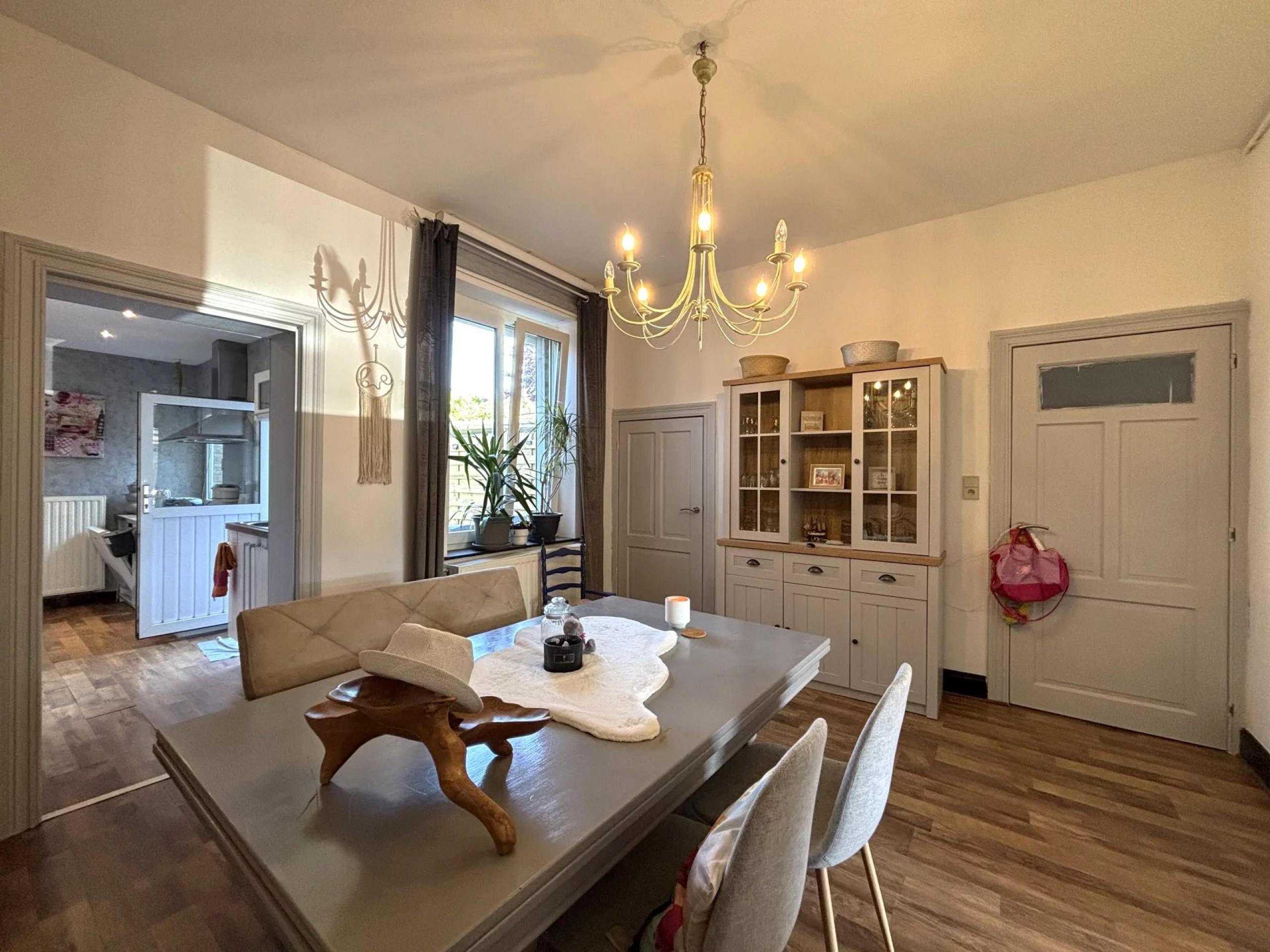 Agréable maison 2 façades, 2 chambres, bureau et jardin
