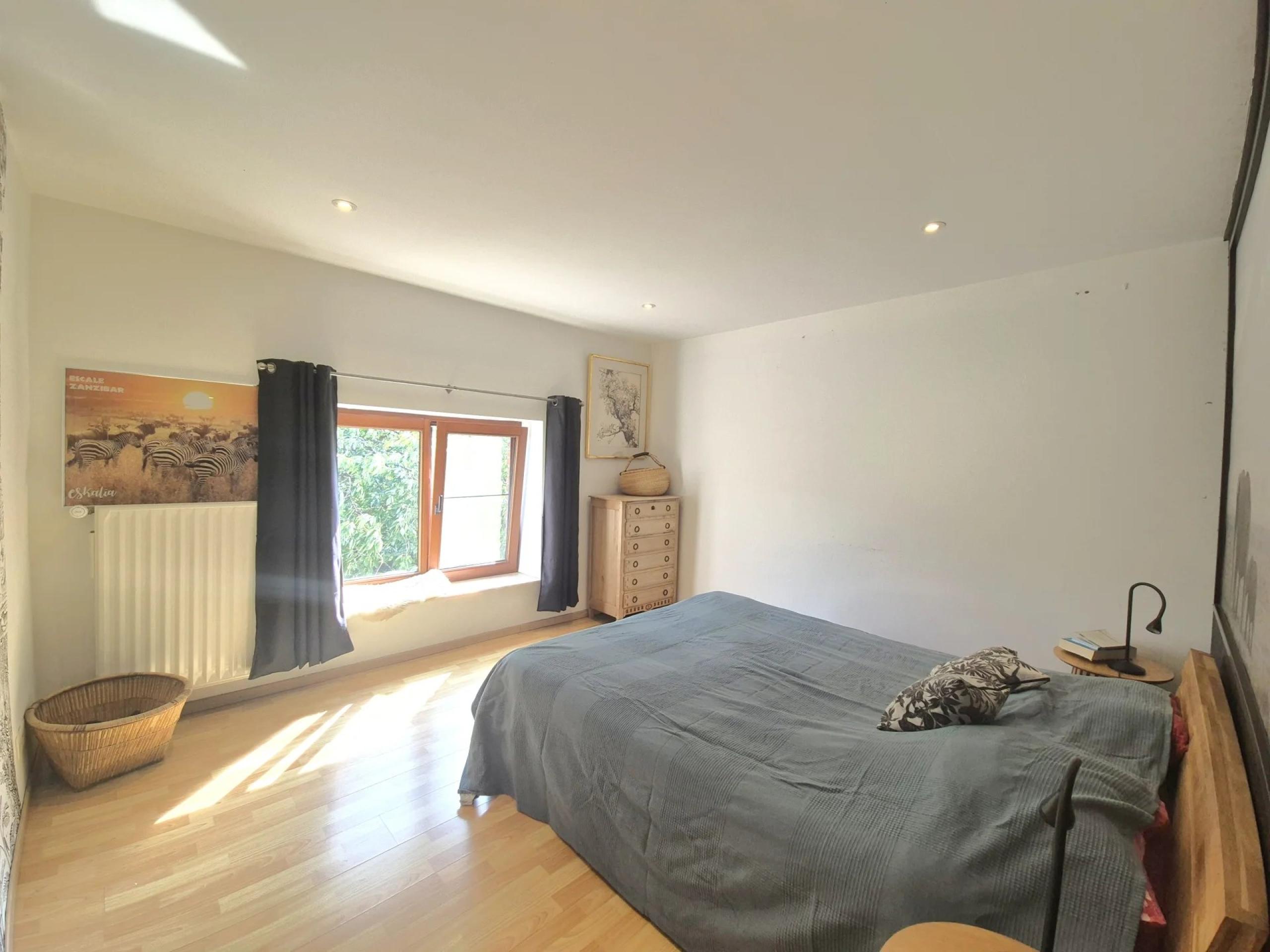 Ancienne ferme rénovée de ± 275 m², 5 chambres et jardin