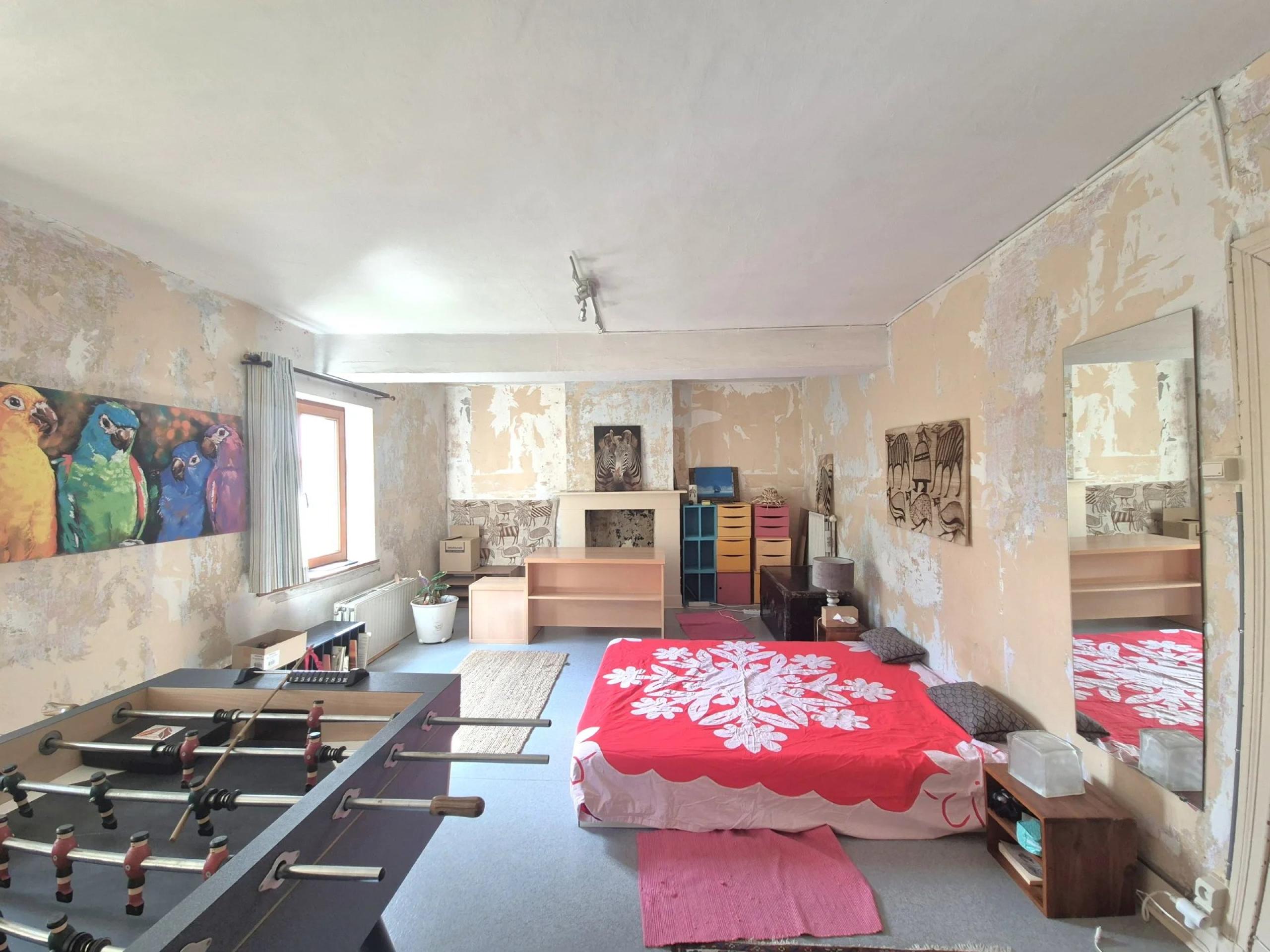 Ancienne ferme rénovée de ± 275 m², 5 chambres et jardin