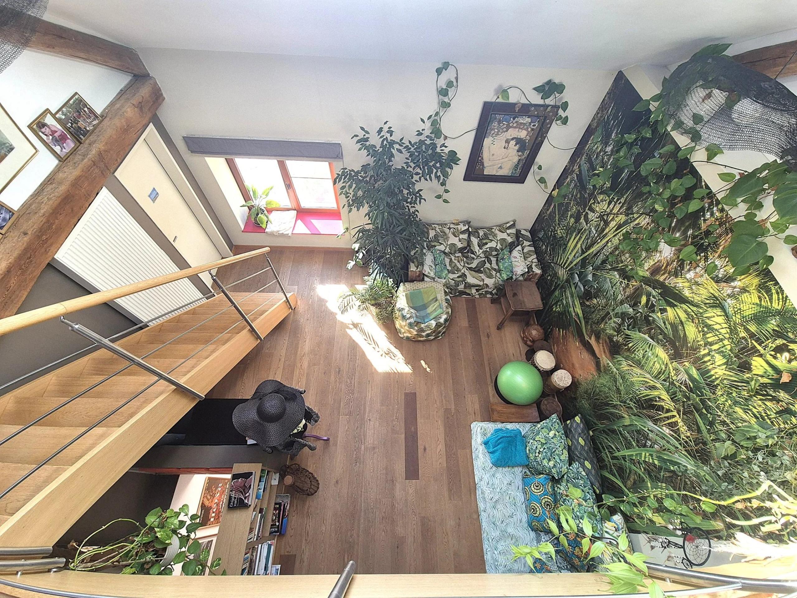 Ancienne ferme rénovée de ± 275 m², 5 chambres et jardin