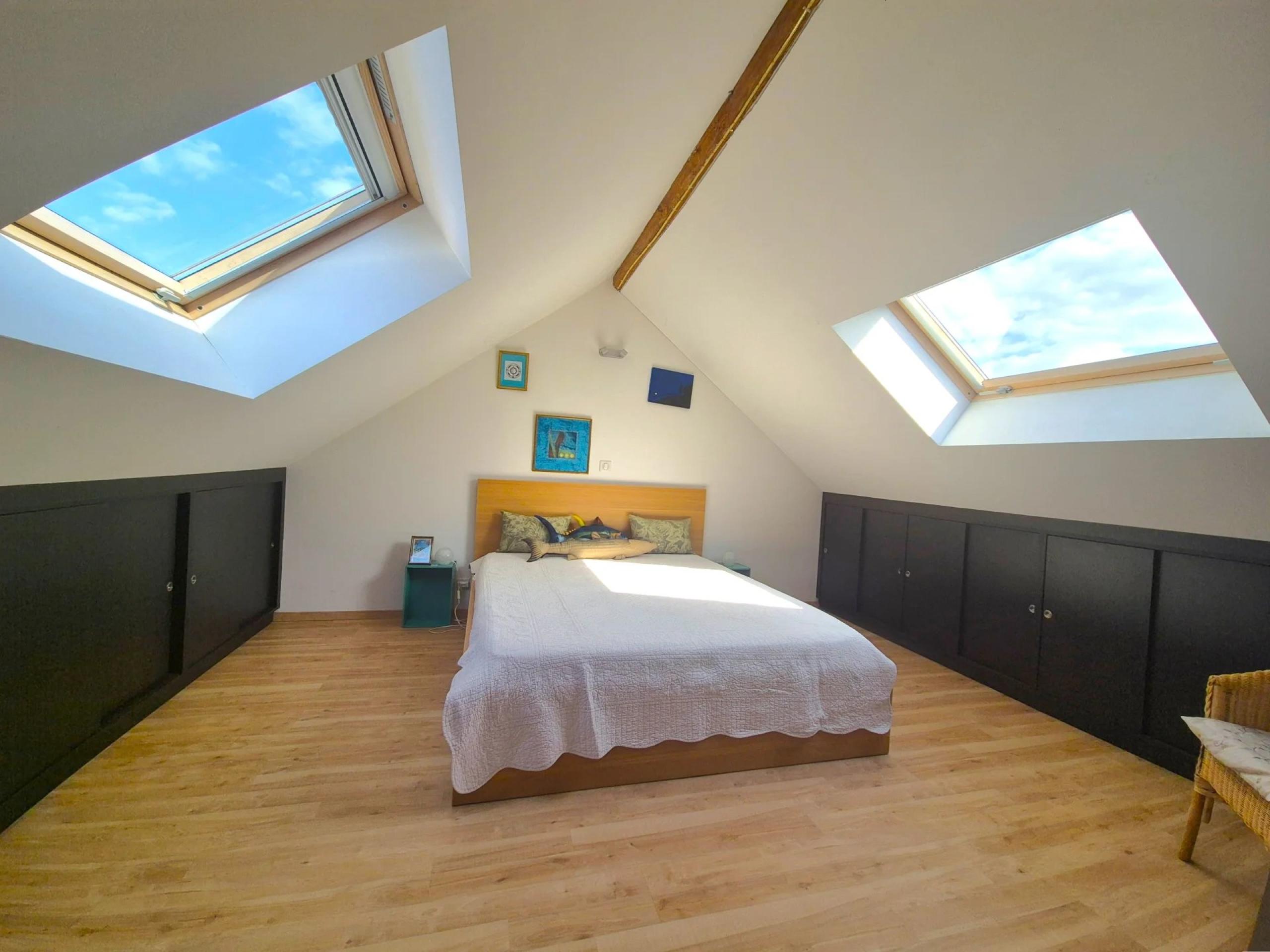 Ancienne ferme rénovée de ± 275 m², 5 chambres et jardin