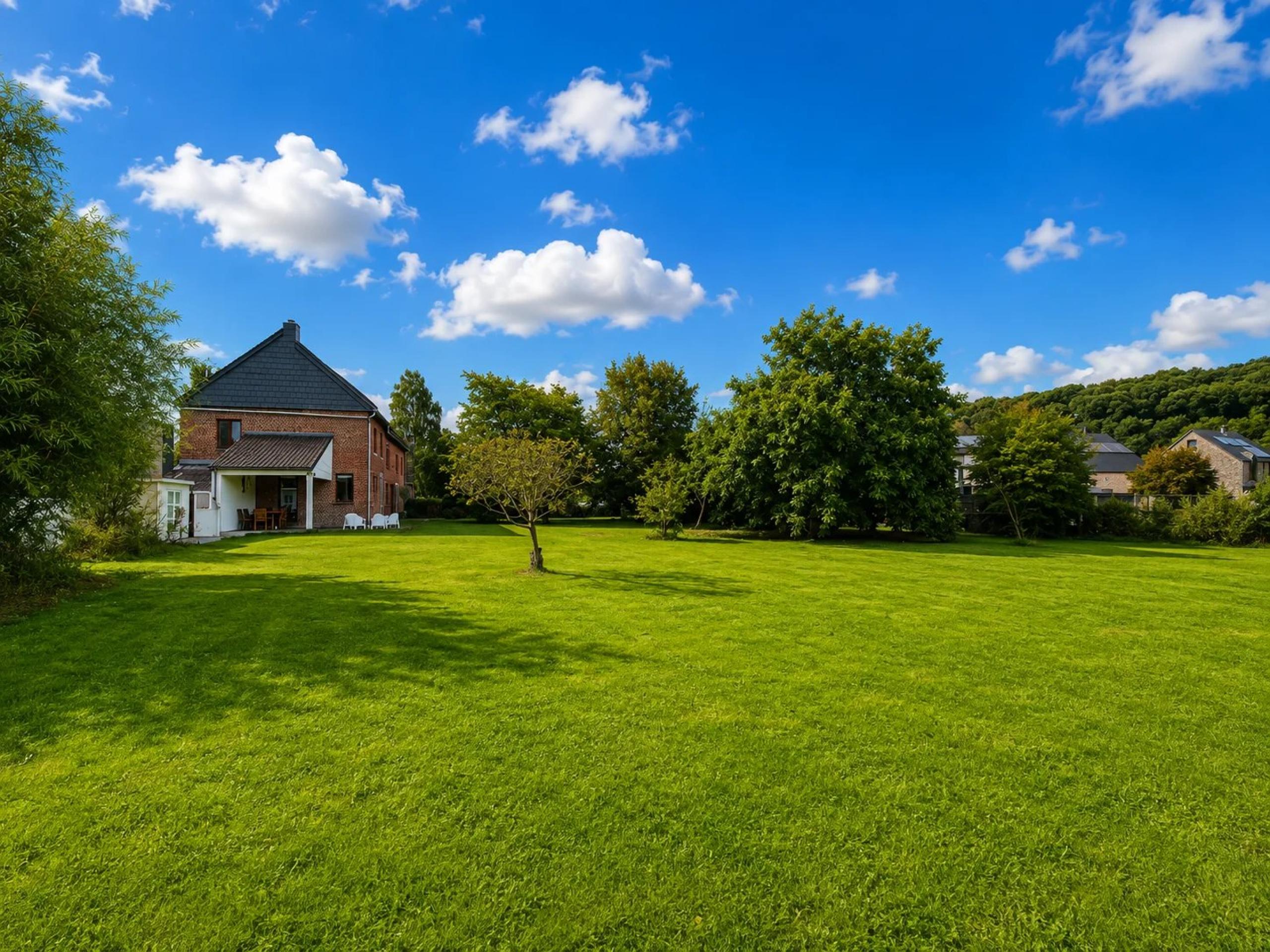 Ancienne ferme rénovée de ± 275 m², 5 chambres et jardin