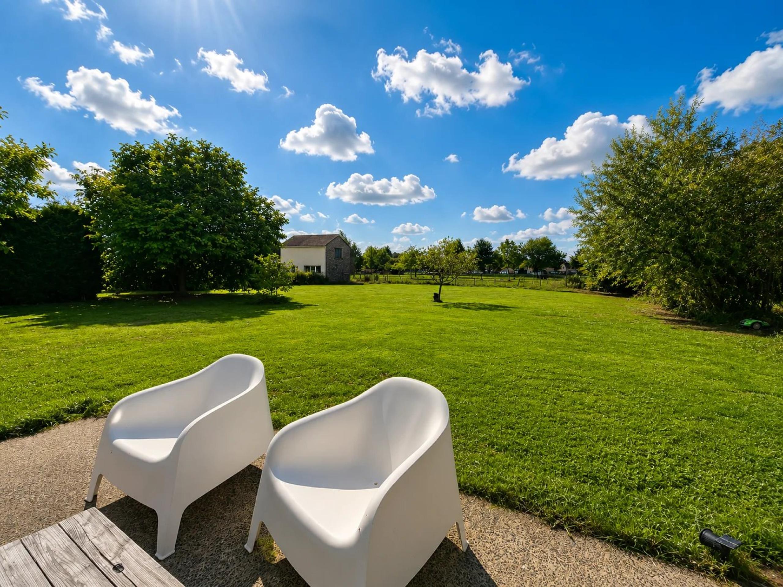 Ancienne ferme rénovée de ± 275 m², 5 chambres et jardin