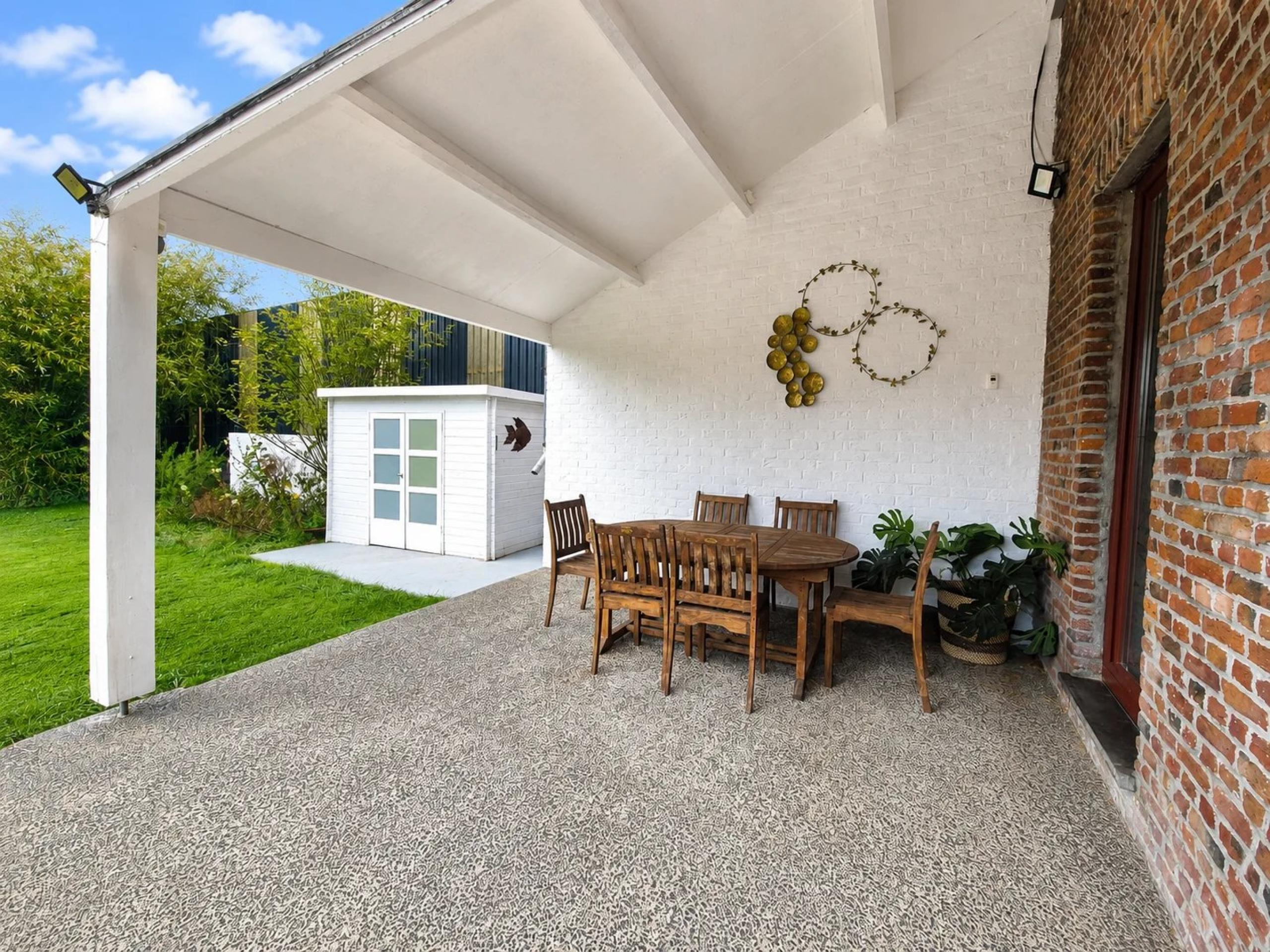 Ancienne ferme rénovée de ± 275 m², 5 chambres et jardin