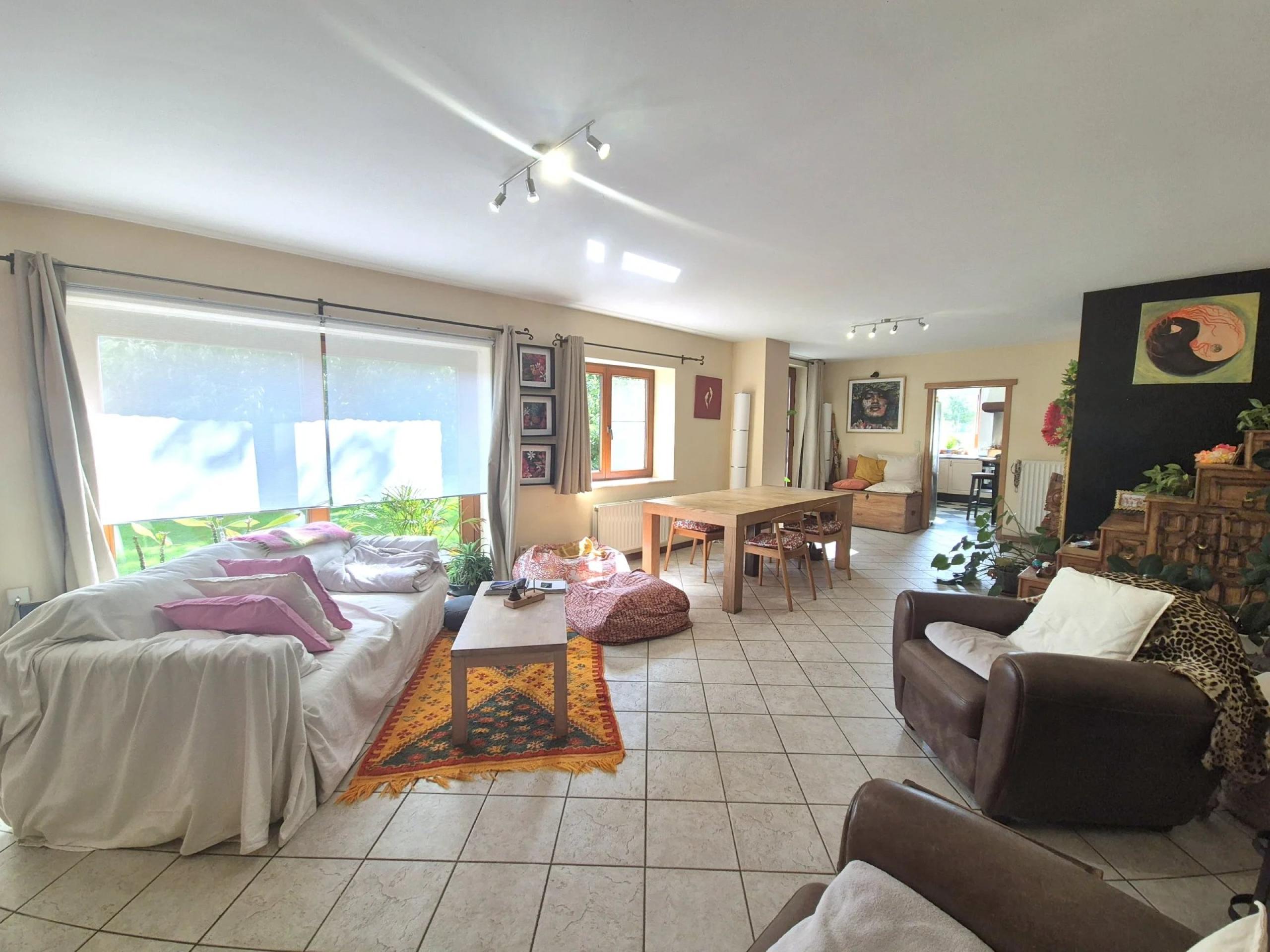 Ancienne ferme rénovée de ± 275 m², 5 chambres et jardin