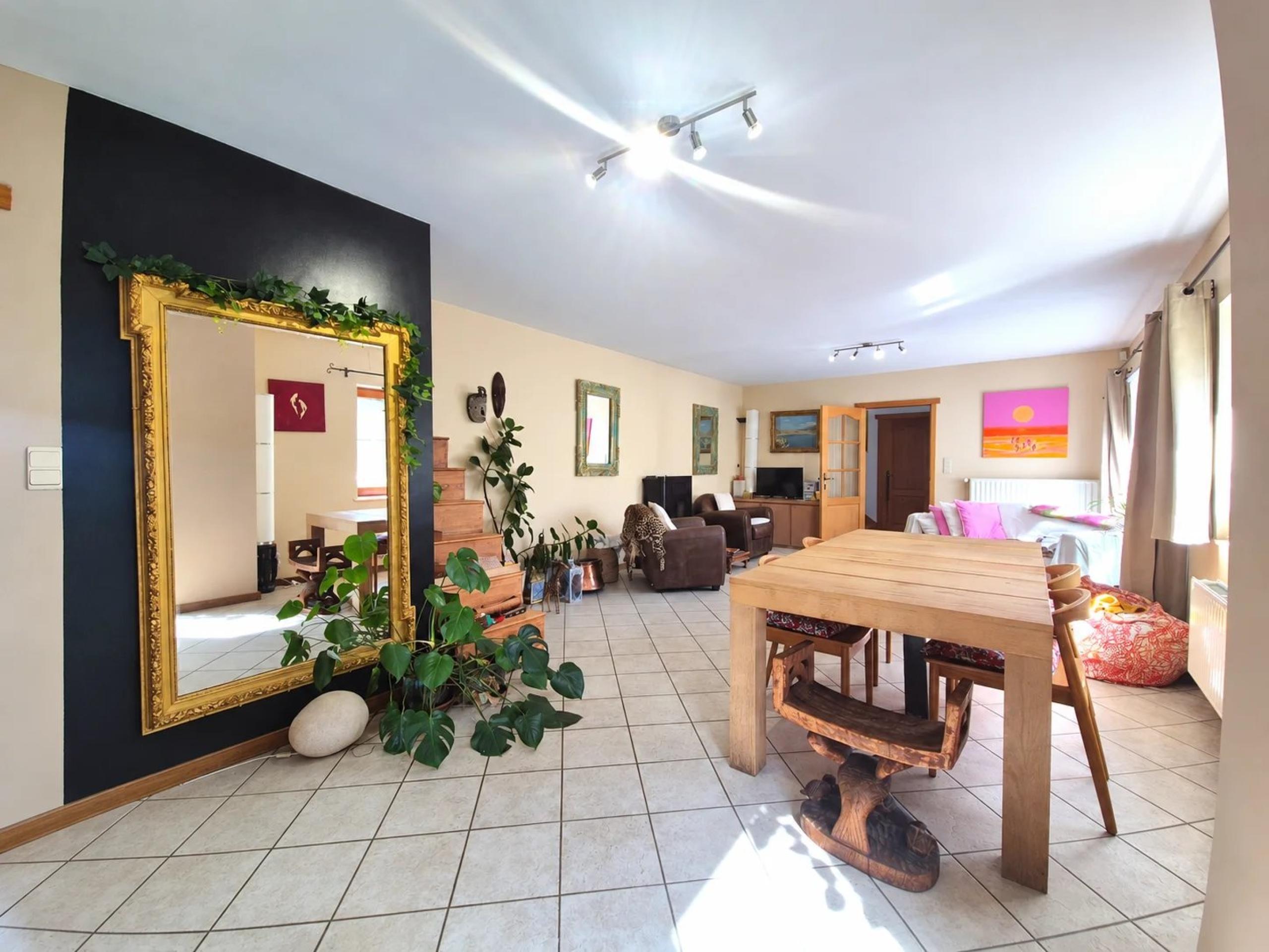 Ancienne ferme rénovée de ± 275 m², 5 chambres et jardin