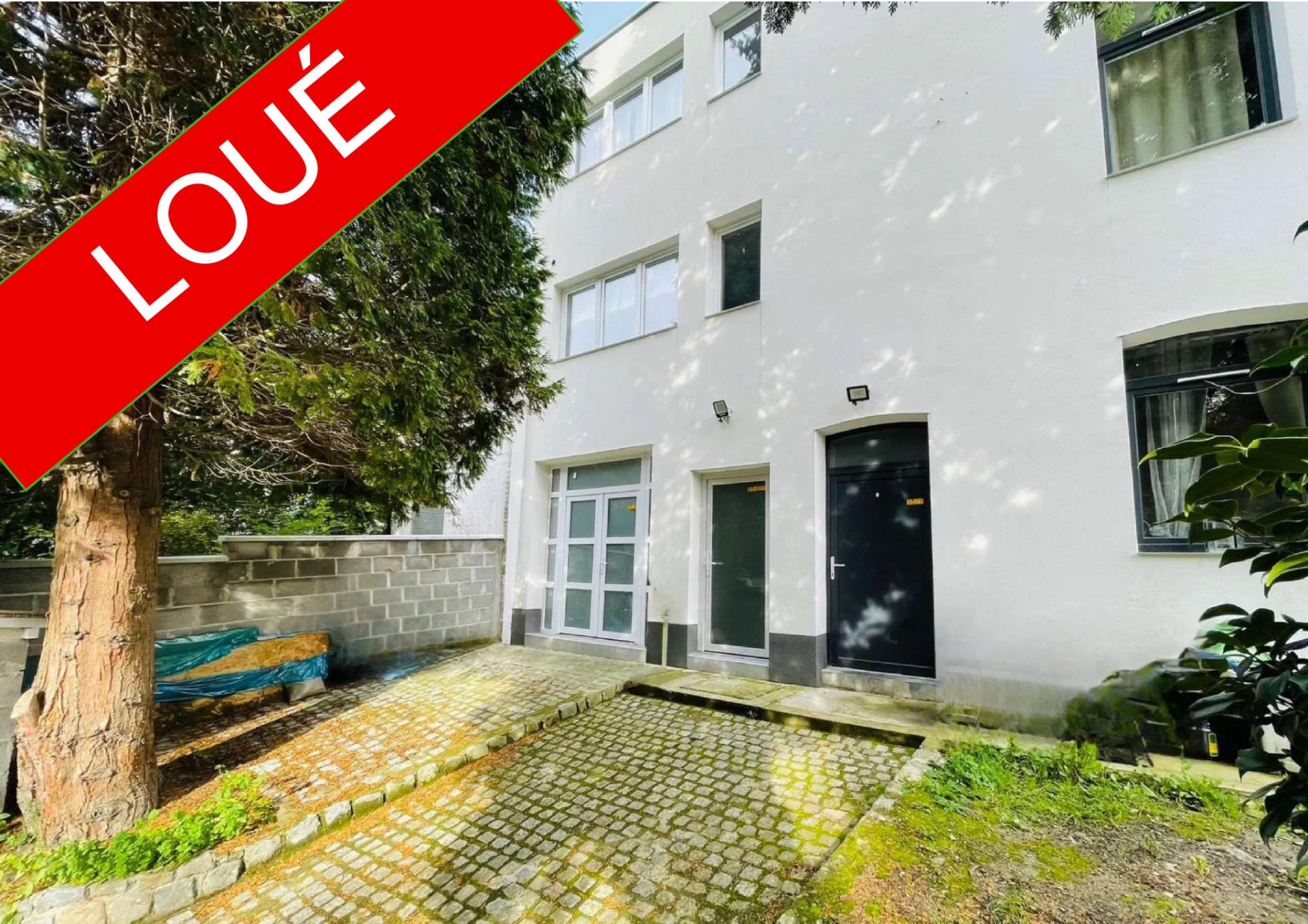 LOUE! Beau local pour profession libérale avec salle d'eau