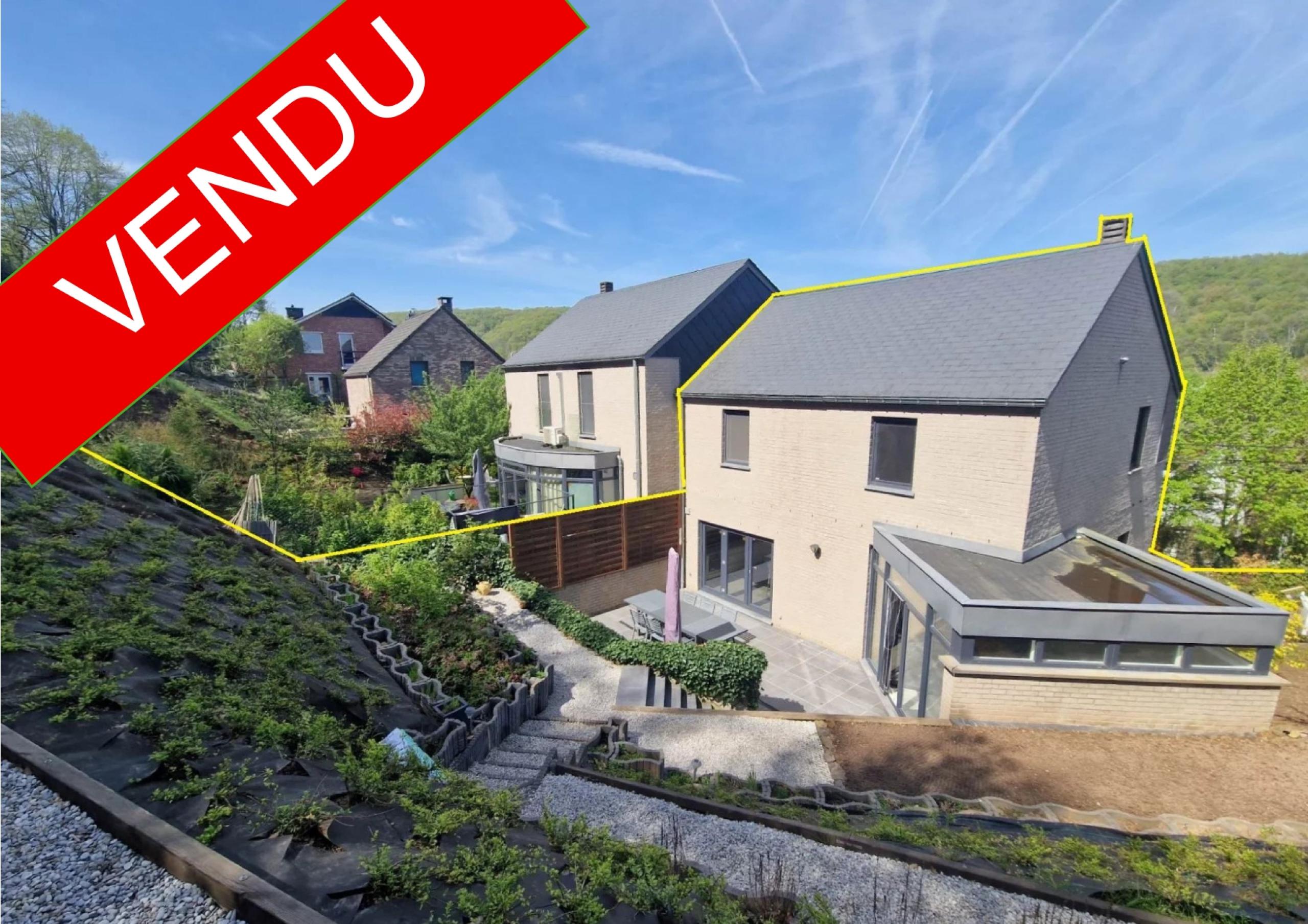 Vendu sans conditions! Maison 3 façades, 3 chambres et jardin