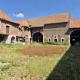 Superbe Ferme en Carré avec 7.823 m² de Terrain