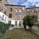 Immeuble 3 bureaux, 8 chambres, jardin