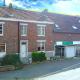 HOUTAIN : Ensemble immobilier: Maison 4ch avec jardin, surface commerciale, 3 appartements, terrain.