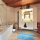 HOUTAIN : Ensemble immobilier: Maison 4ch avec jardin, surface commerciale, 3 appartements, terrain.