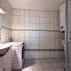 HOUTAIN : Ensemble immobilier: Maison 4ch avec jardin, surface commerciale, 3 appartements, terrain.