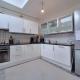HOUTAIN : Ensemble immobilier: Maison 4ch avec jardin, surface commerciale, 3 appartements, terrain.