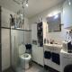 HOUTAIN : Ensemble immobilier: Maison 4ch avec jardin, surface commerciale, 3 appartements, terrain.