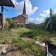 HOUTAIN : Ensemble immobilier: Maison 4ch avec jardin, surface commerciale, 3 appartements, terrain.