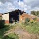 HOUTAIN : Ensemble immobilier: Maison 4ch avec jardin, surface commerciale, 3 appartements, terrain.