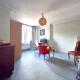 HOUTAIN : Ensemble immobilier: Maison 4ch avec jardin, surface commerciale, 3 appartements, terrain.