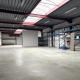Entrepôt de 350m² avec cuisine et 4 places de parking extérieures