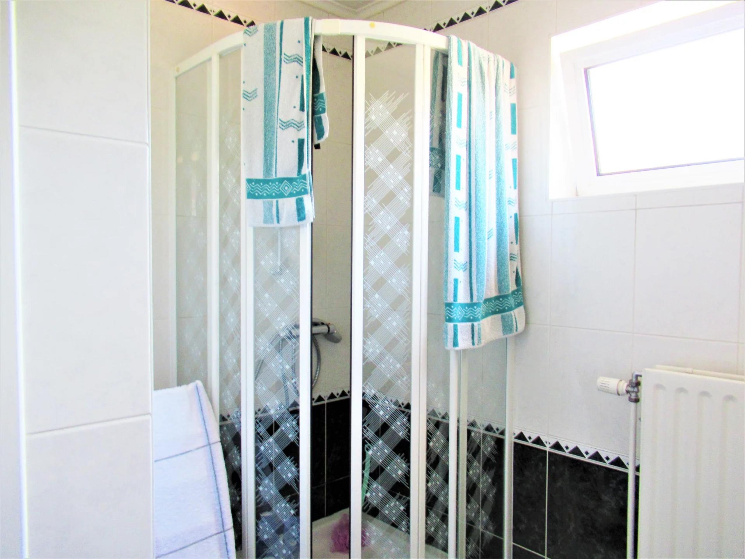 VENDU ! Spacieuse maison 4 chambres, garage, cour