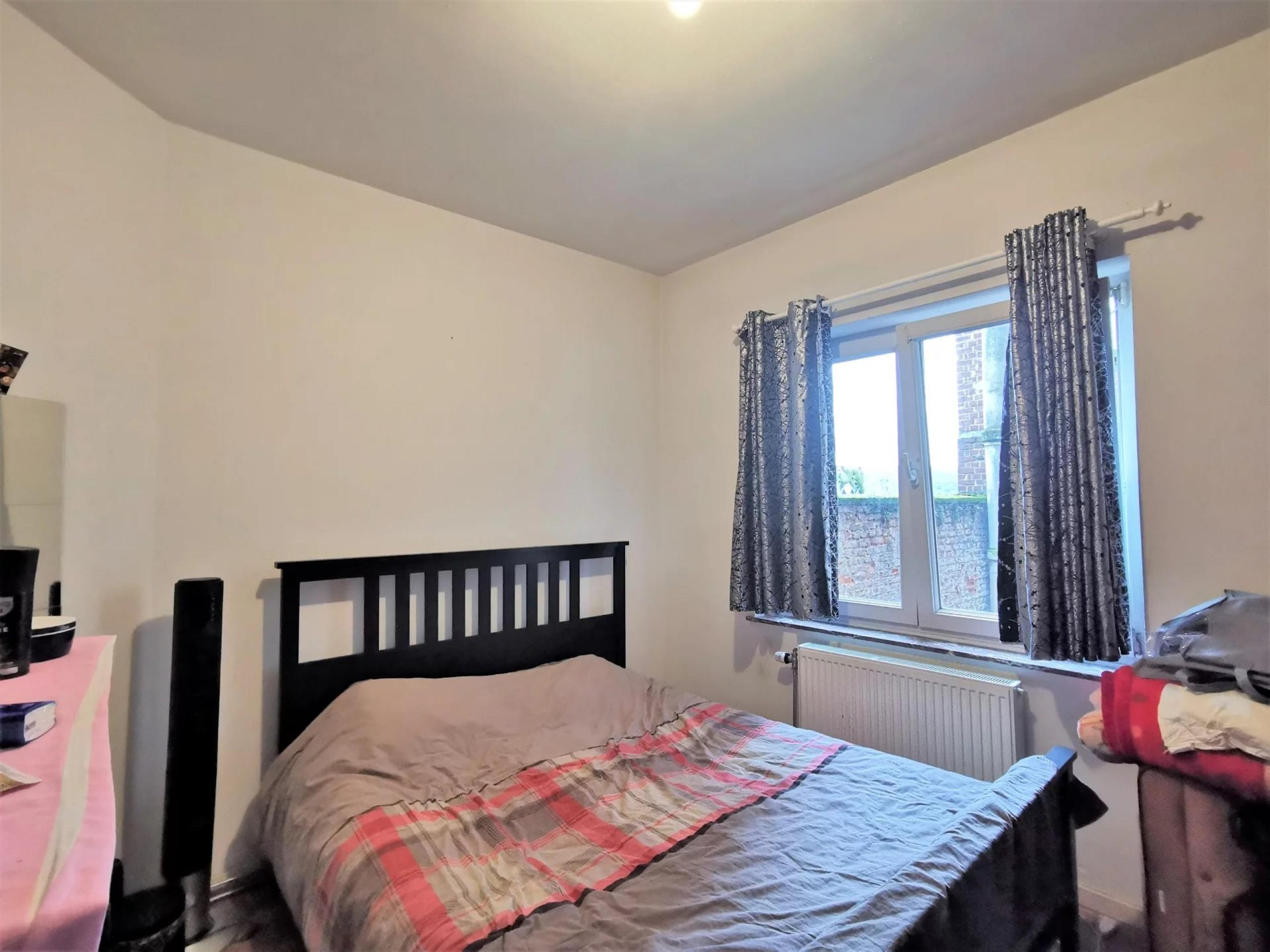 OPTION ! Immeuble: RDC, 5 appartements, garages