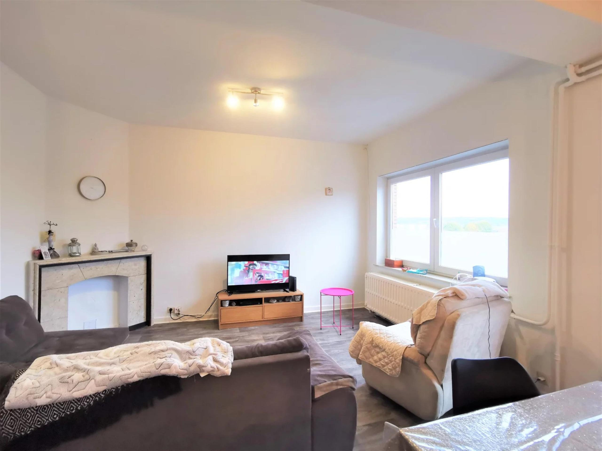 OPTION ! Immeuble: RDC, 5 appartements, garages