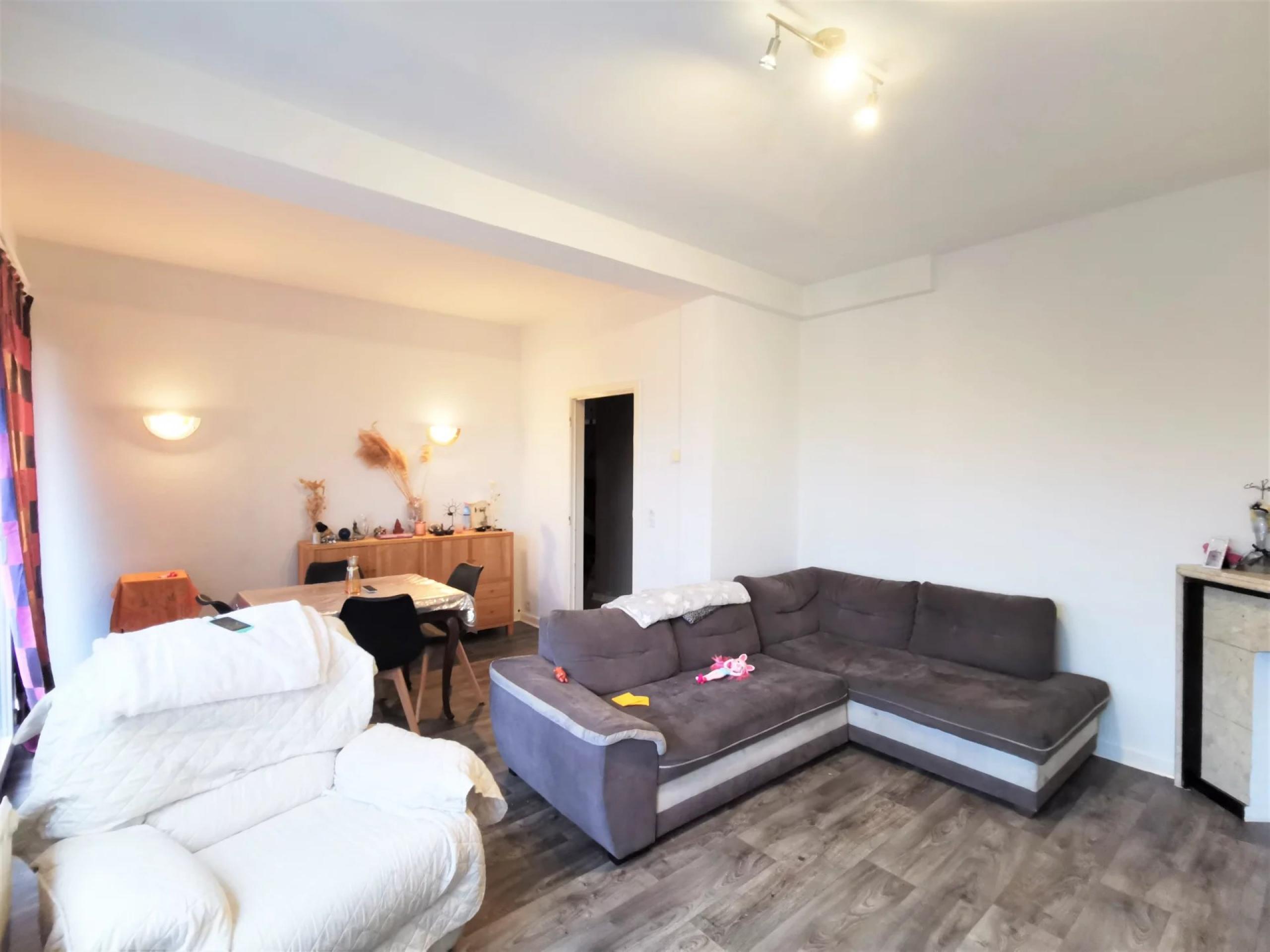 OPTION ! Immeuble: RDC, 5 appartements, garages