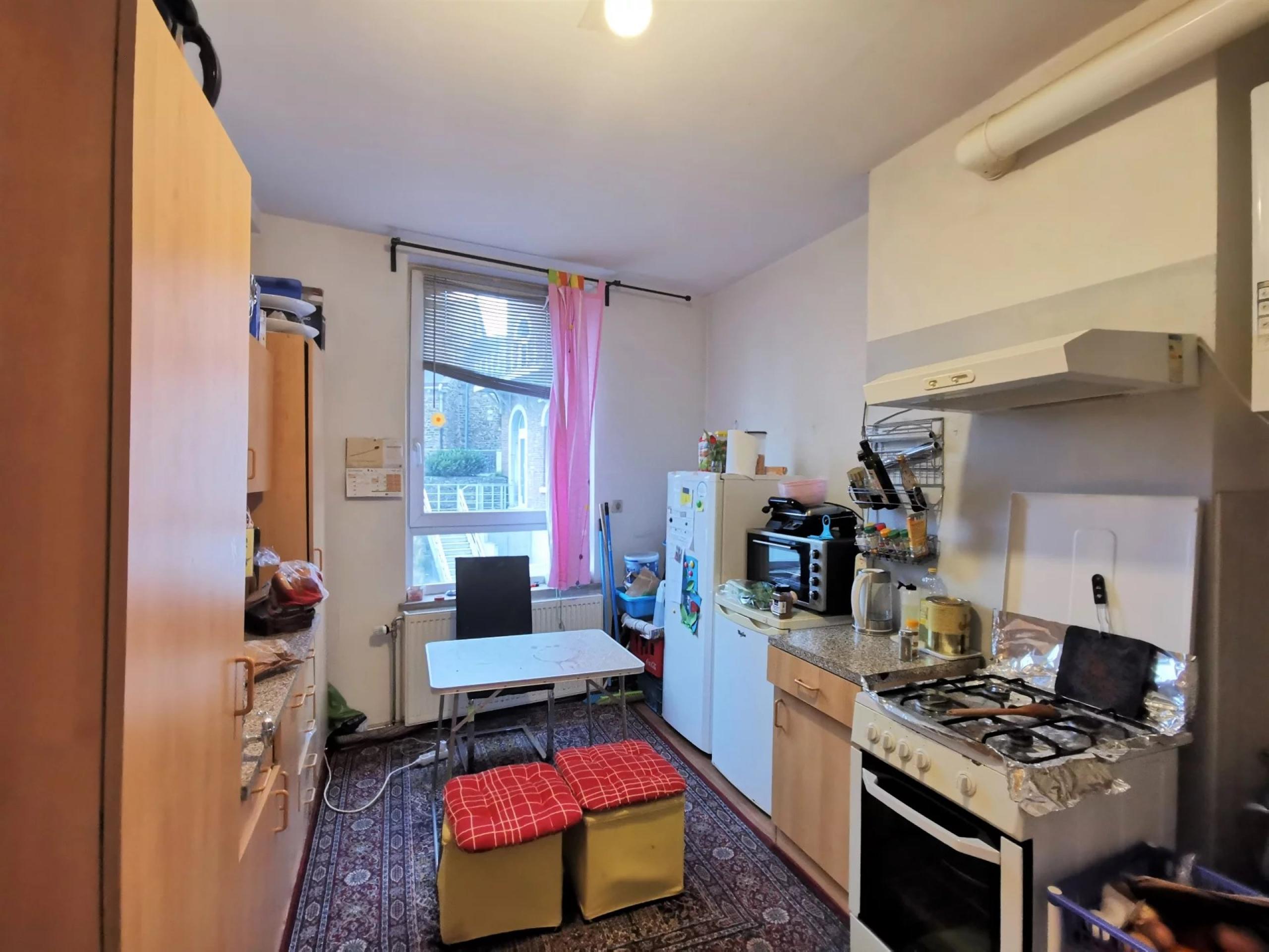 OPTION ! Immeuble: RDC, 5 appartements, garages