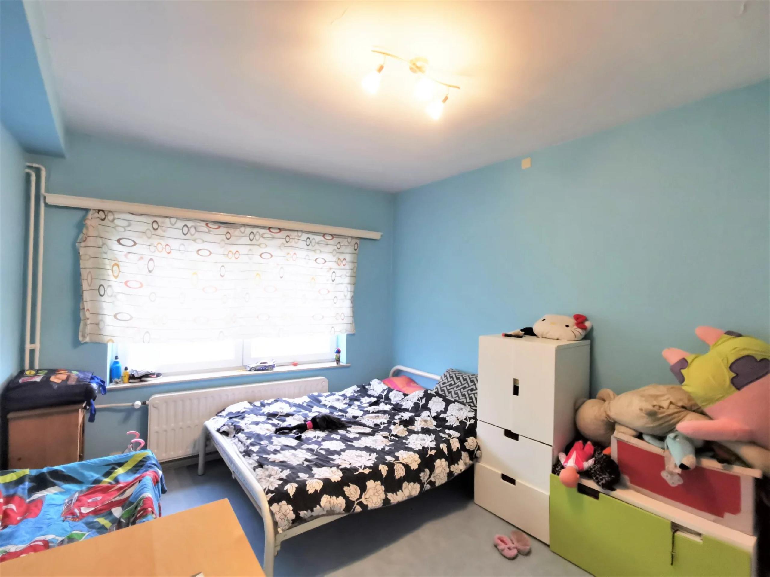 OPTION ! Immeuble: RDC, 5 appartements, garages