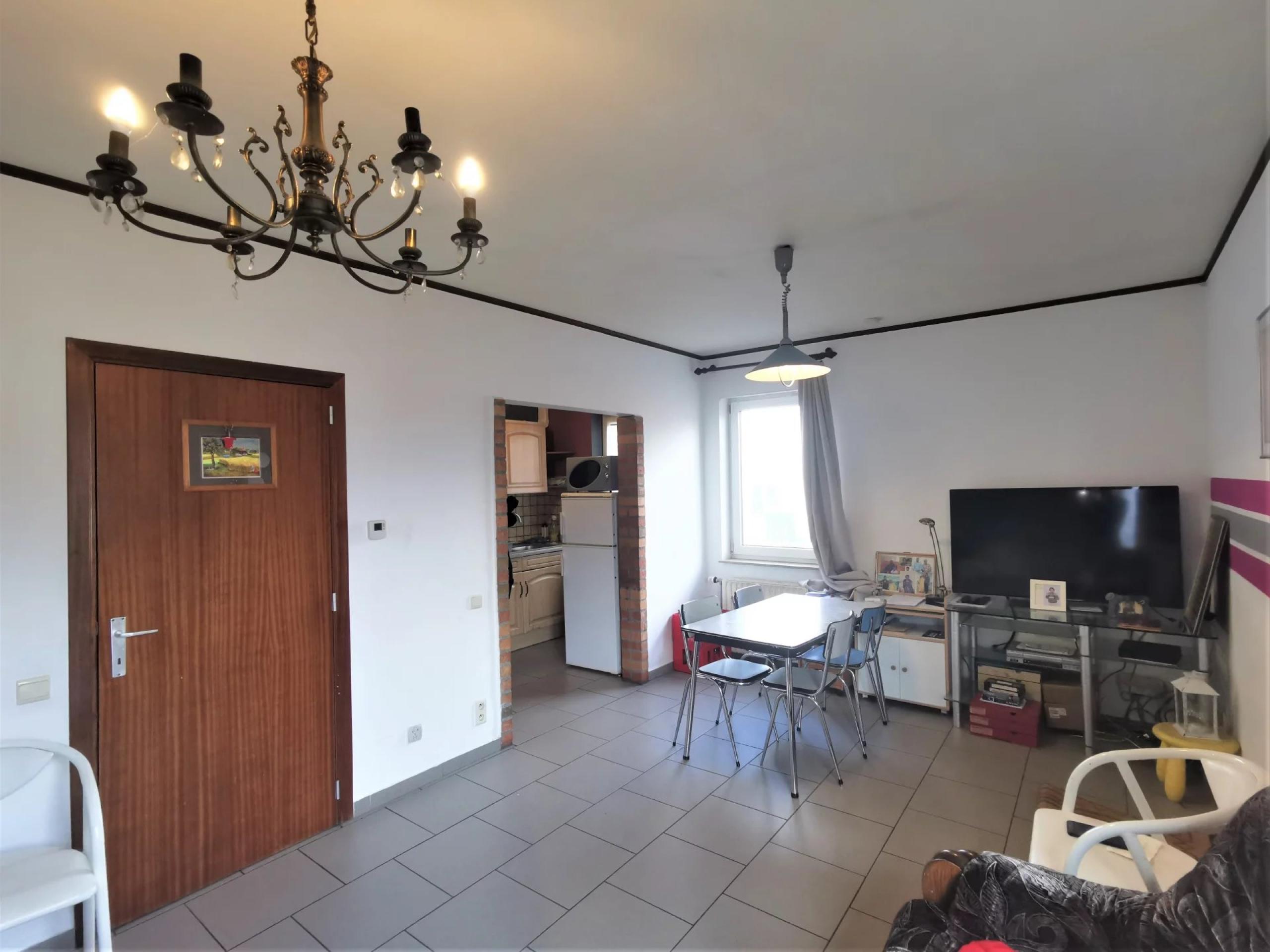 VENDU ! Spacieux immeuble à 3 appartements et 4 garages