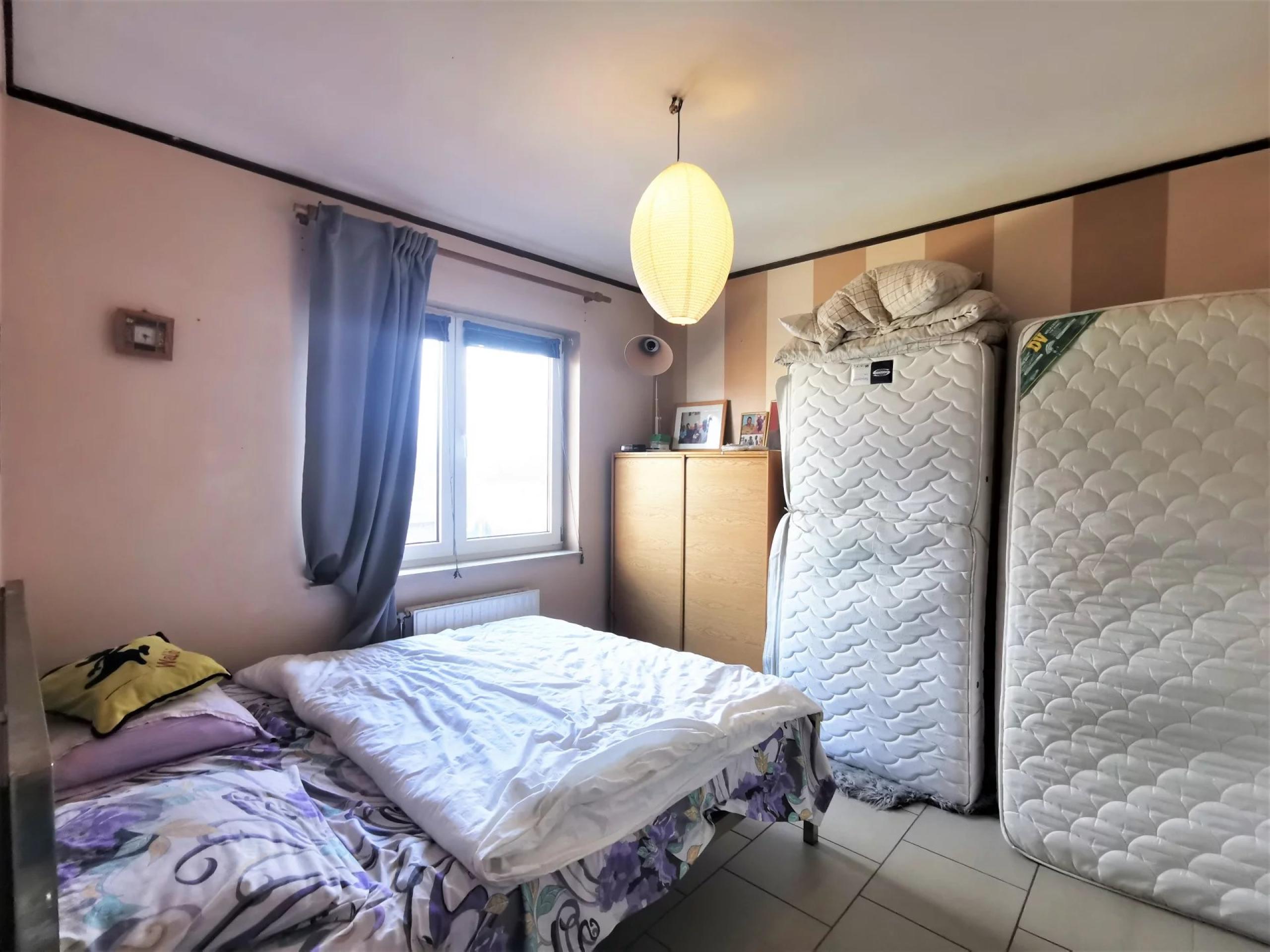 VENDU ! Spacieux immeuble à 3 appartements et 4 garages