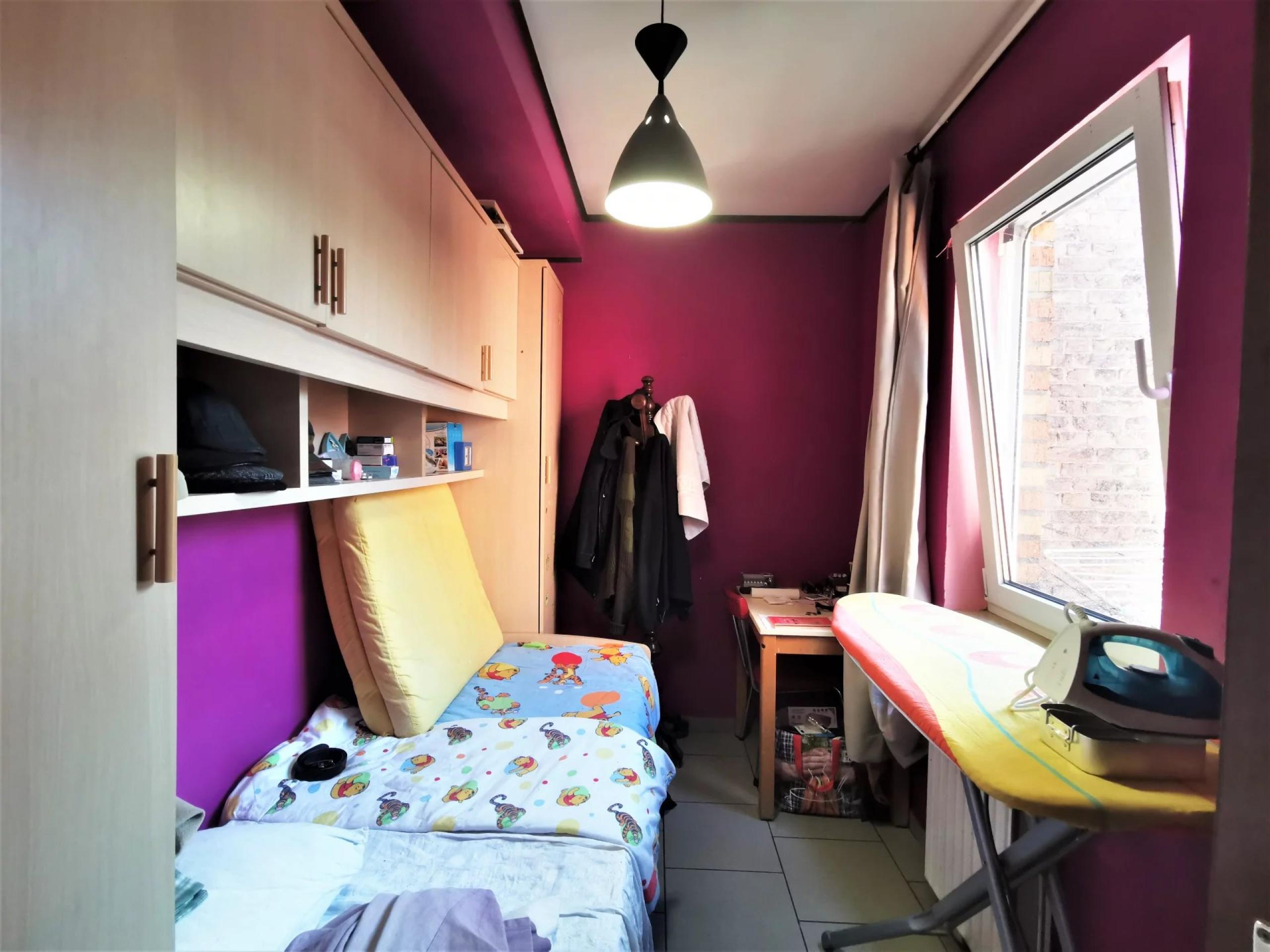 VENDU ! Spacieux immeuble à 3 appartements et 4 garages
